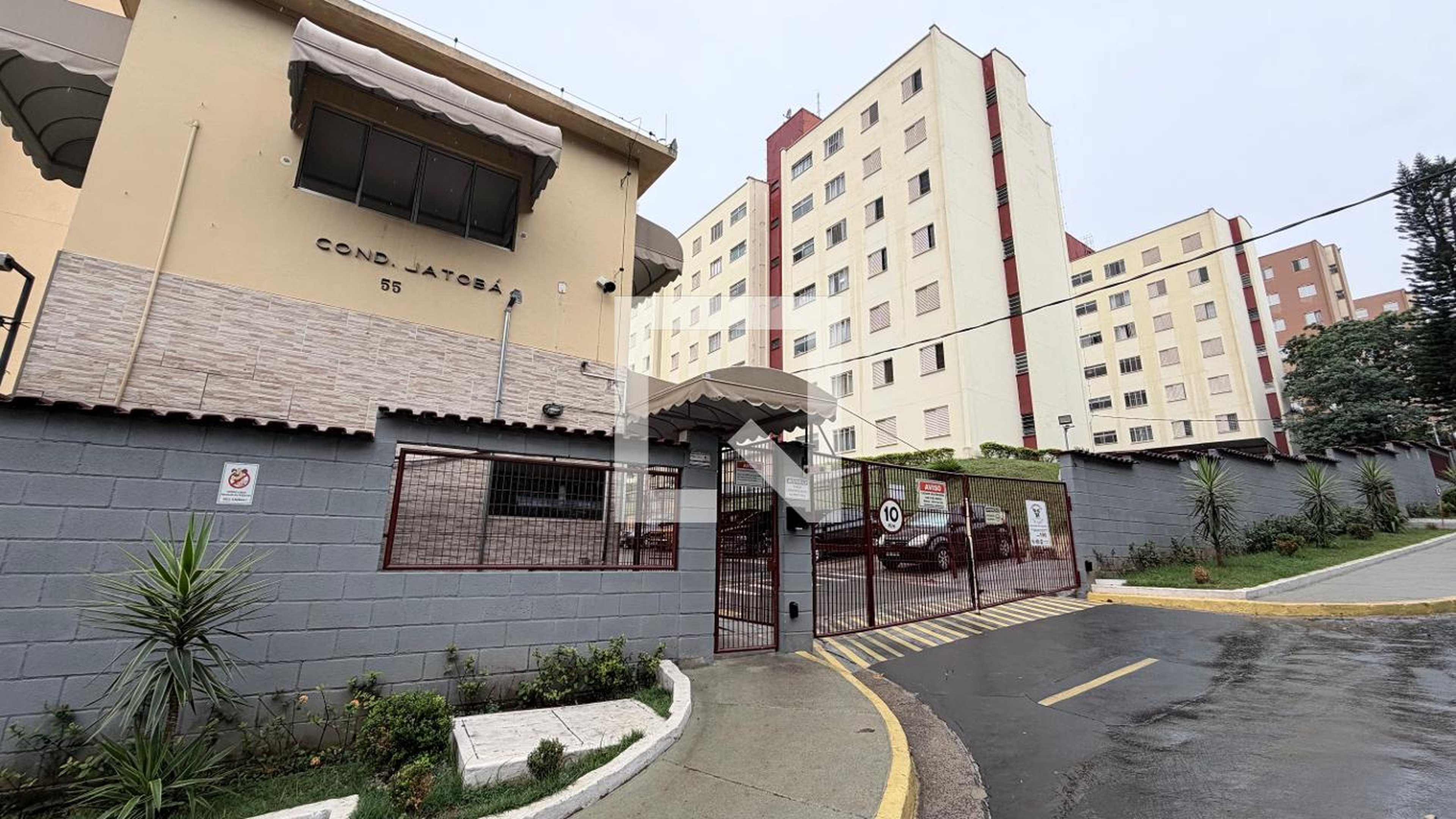 Fachada Condomínio em Rua Angela Russo Tafner, 55