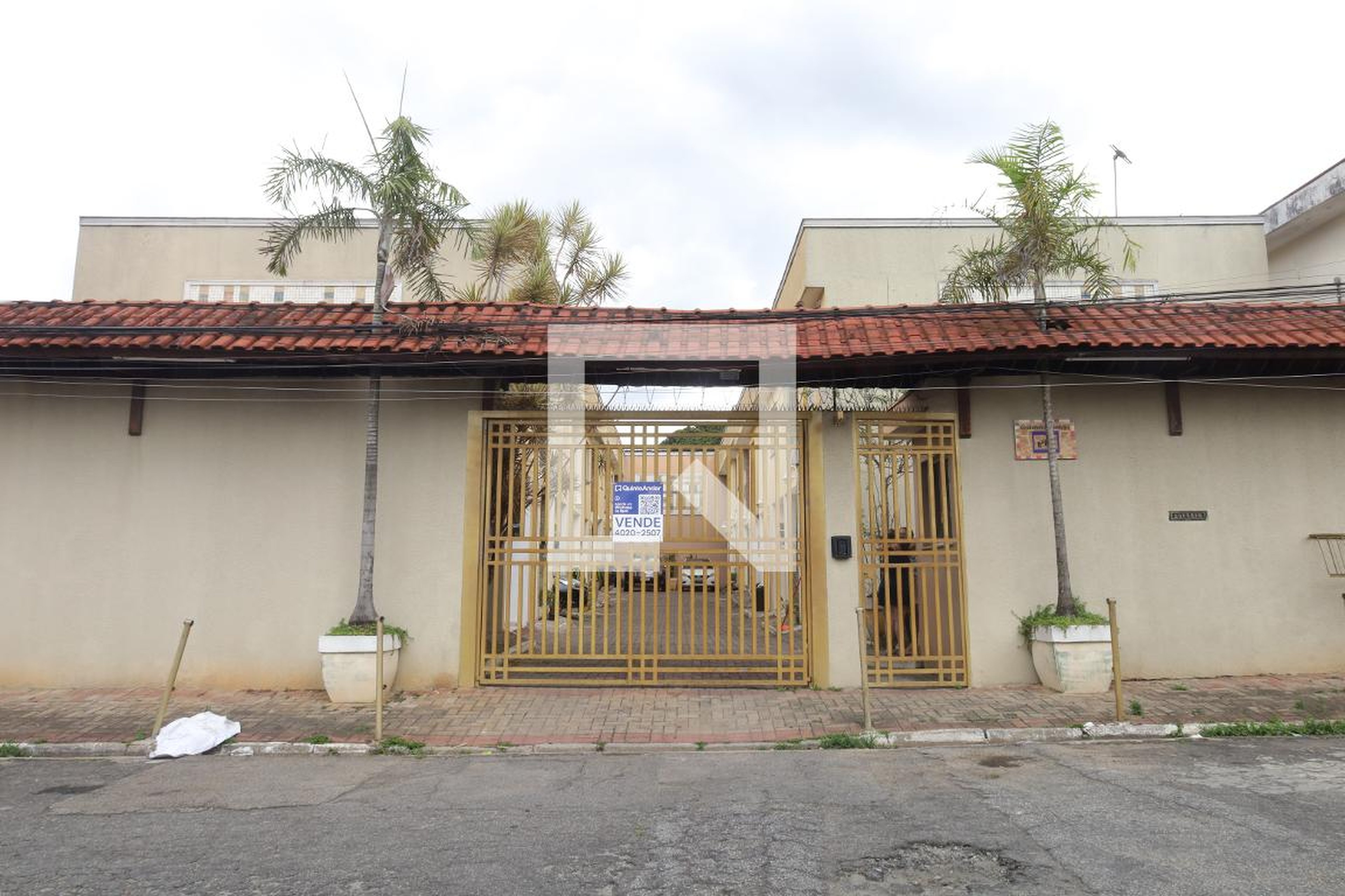 Fachada do condomínio Condomínio em Rua Caetano Rodrigues Costa, 41