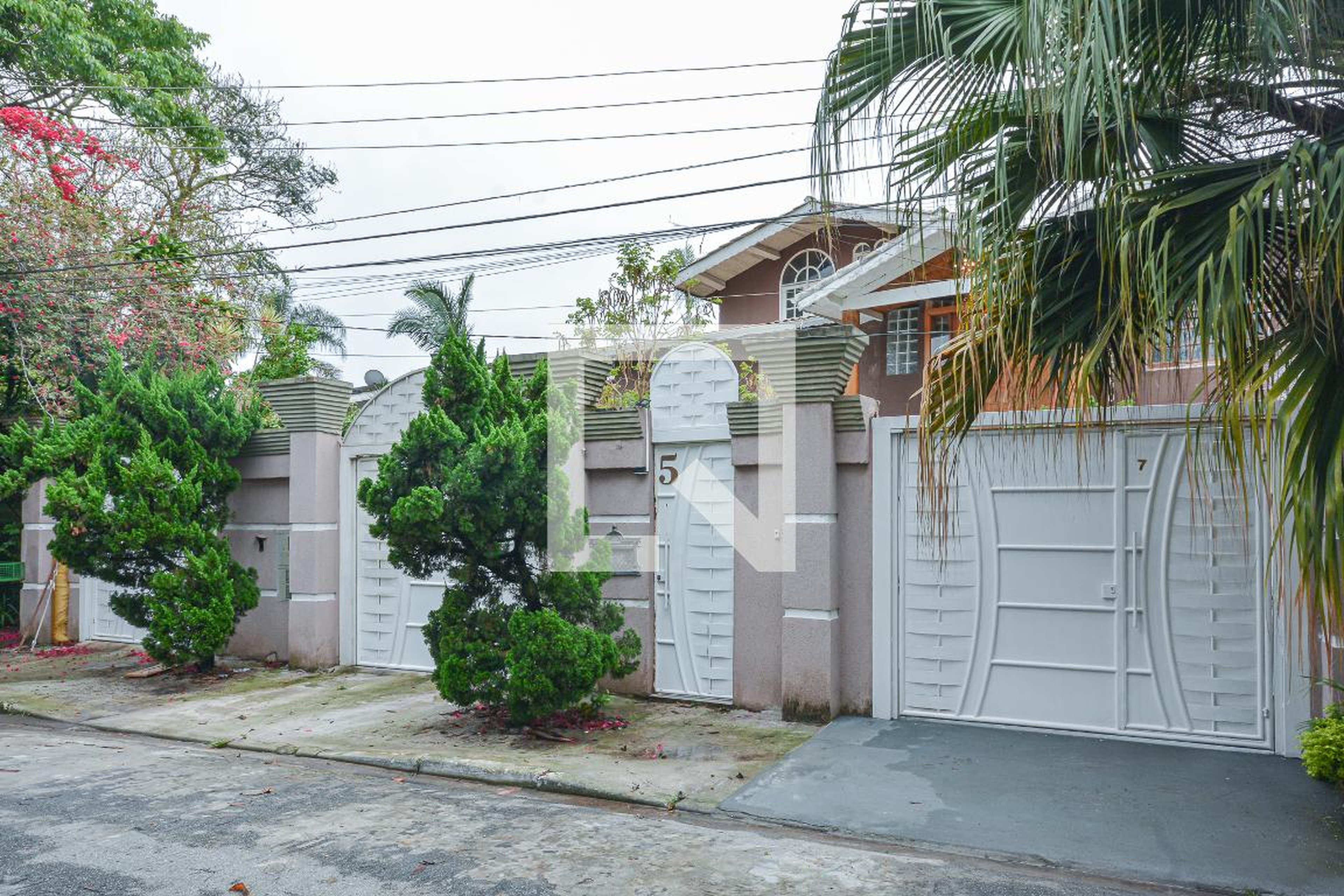 Fachada Condomínio em Rua José Varela, 5
