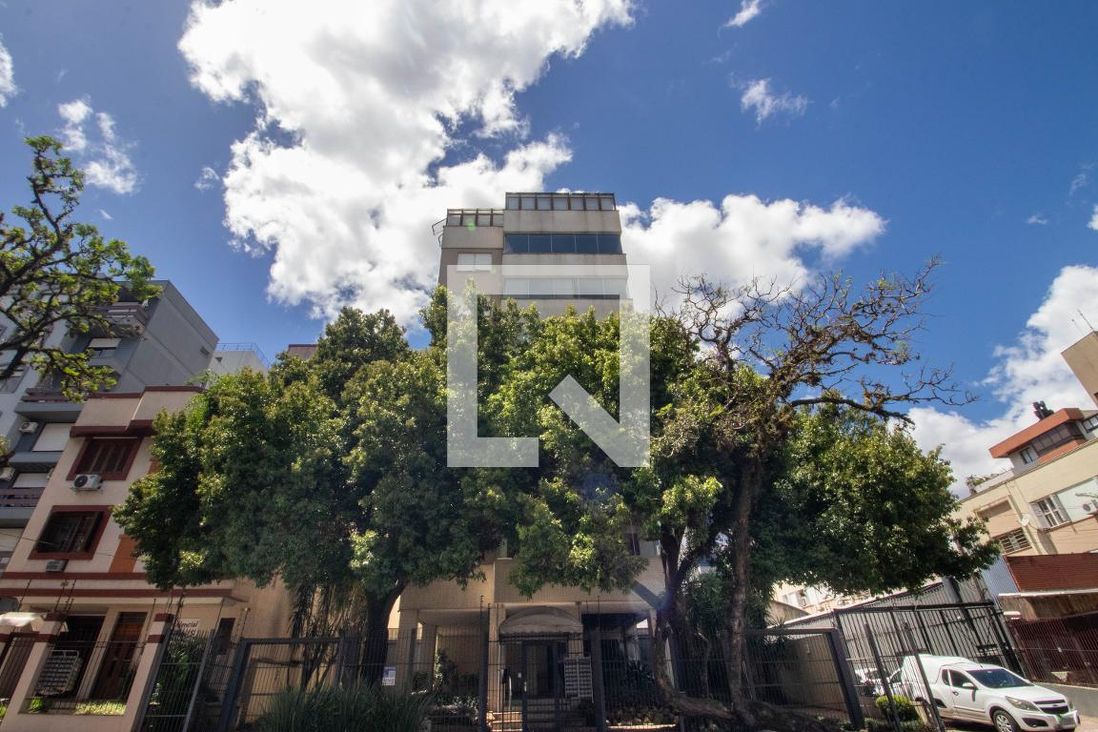 Fachada Condomínio em Rua Vicente da Fontoura, 2035