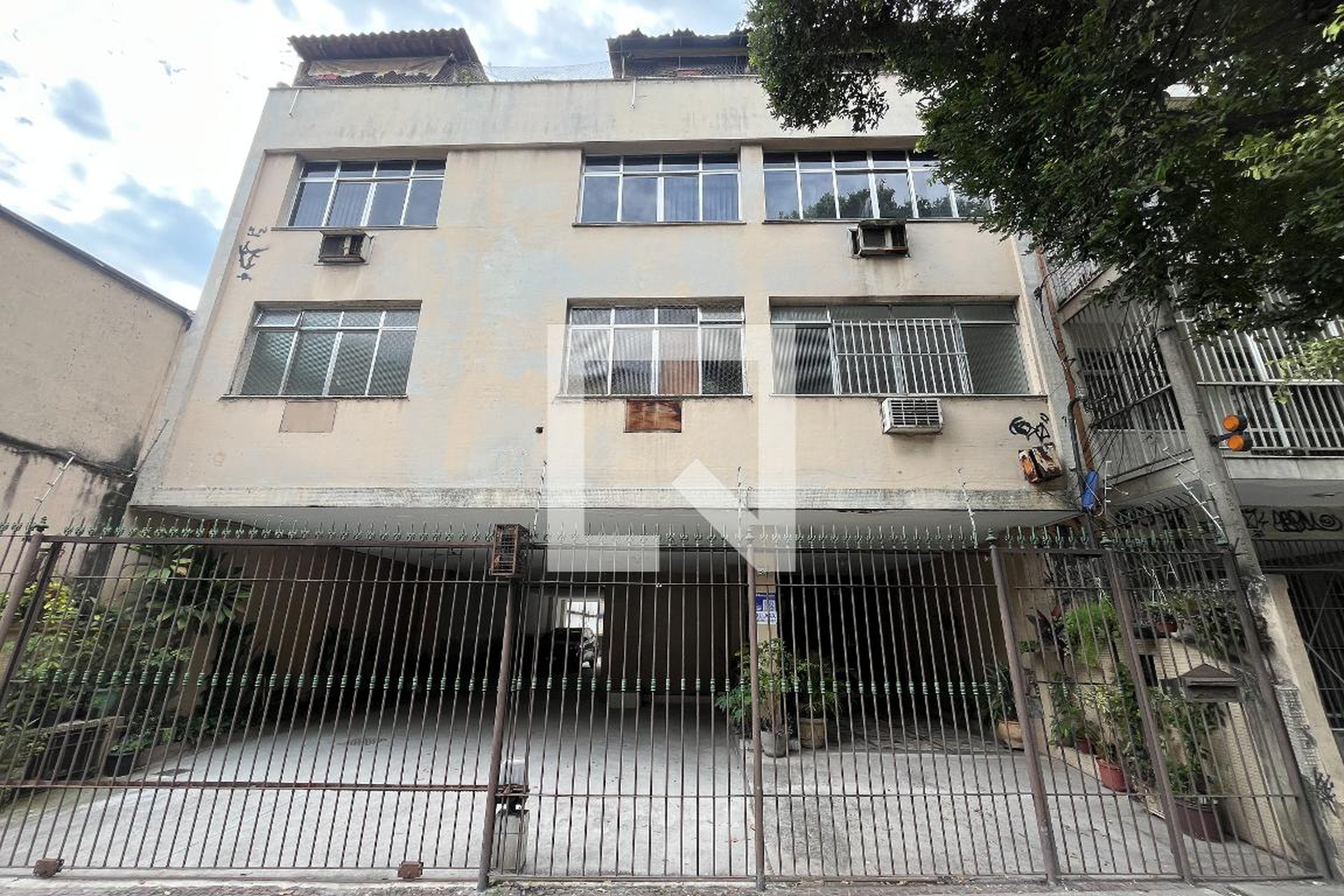 Fachada Condomínio em Rua Tenente Cleto Campelo, 236