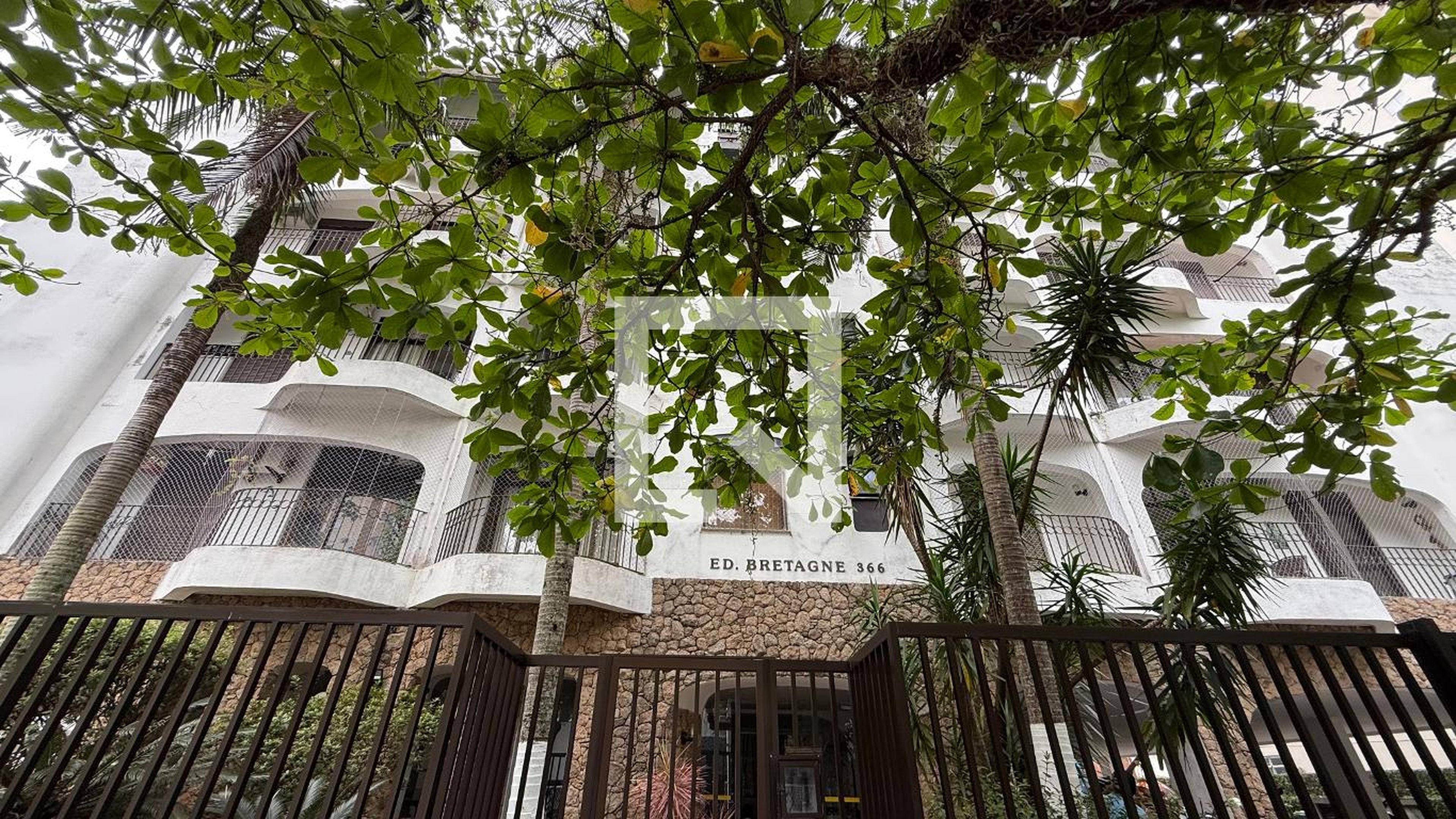 Fachada Condomínio em Rua Colômbia, 366