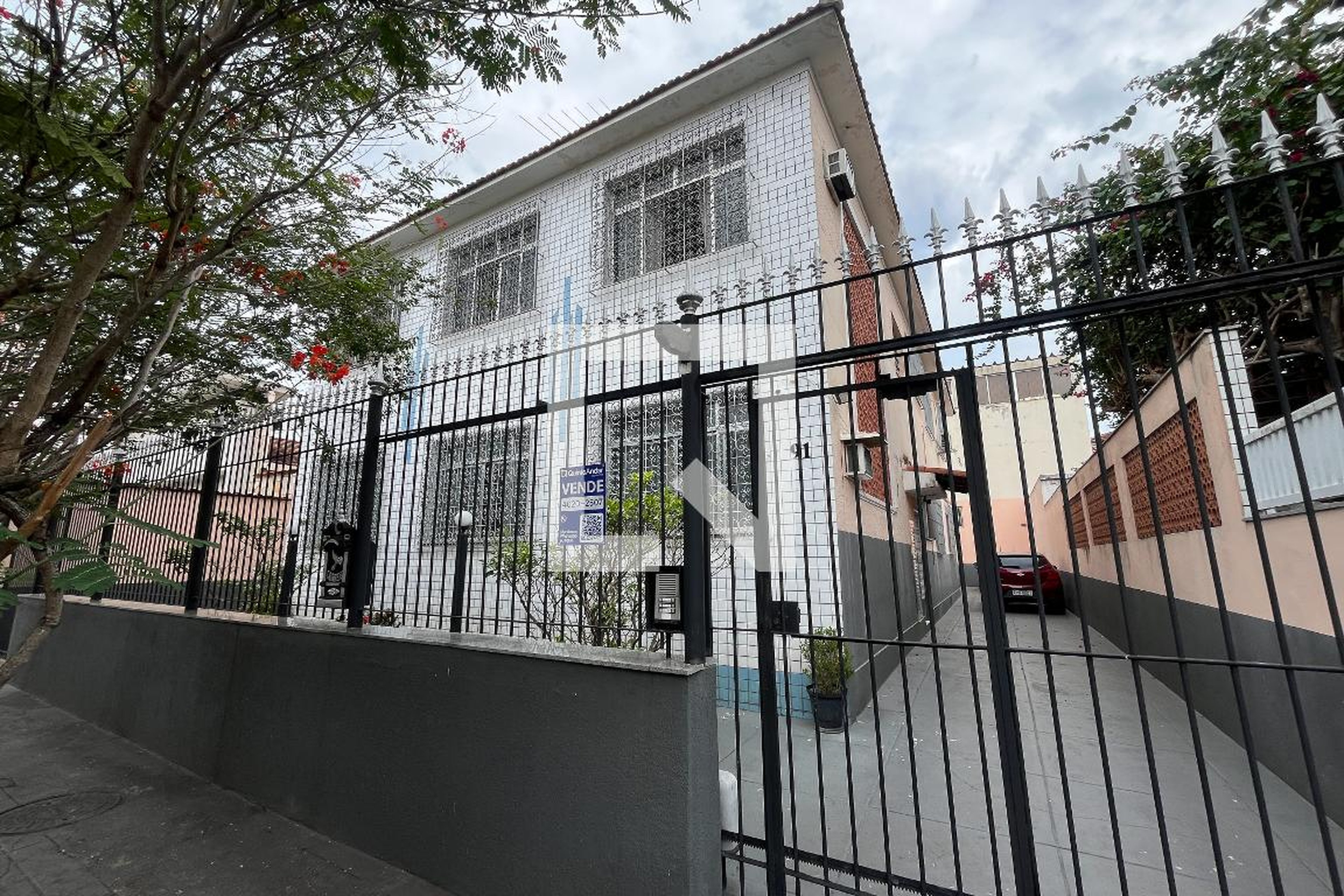 Fachada Condomínio em Rua Ângelo Neves, 91