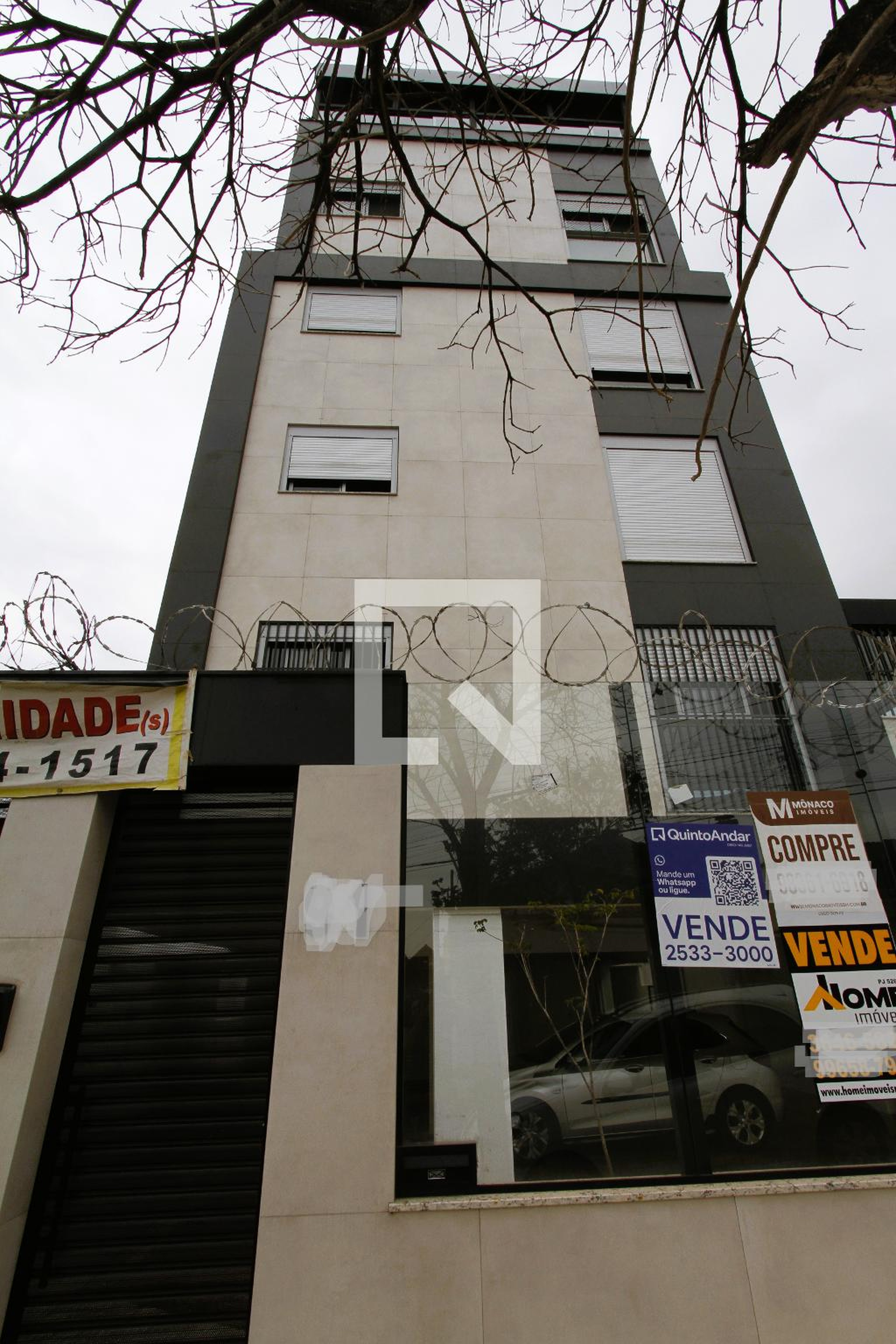 Fachada do Prédio Condomínio em Rua Caetano de Azeredo, 91