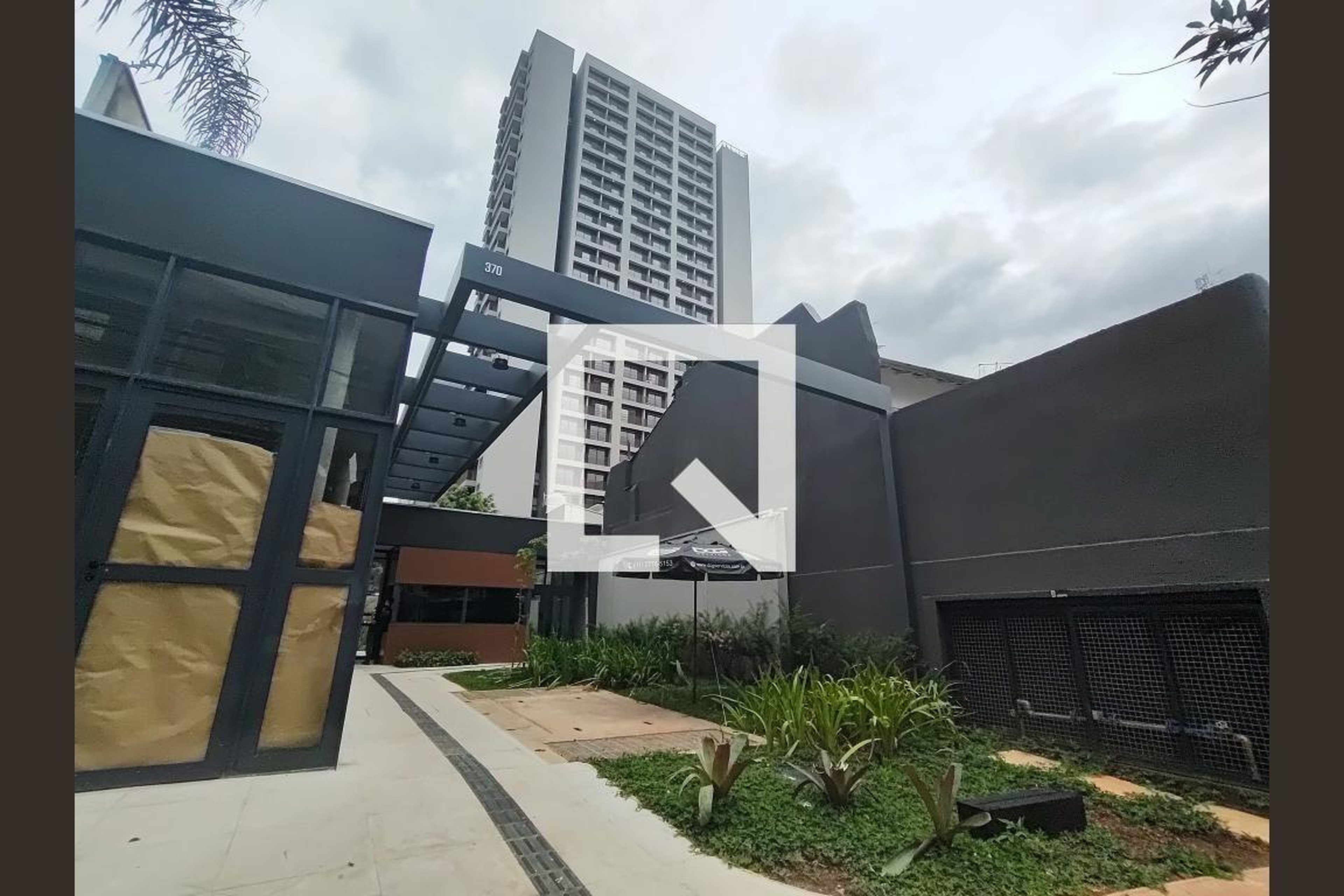 Fachada Condomínio em Rua Fernão Dias, 374