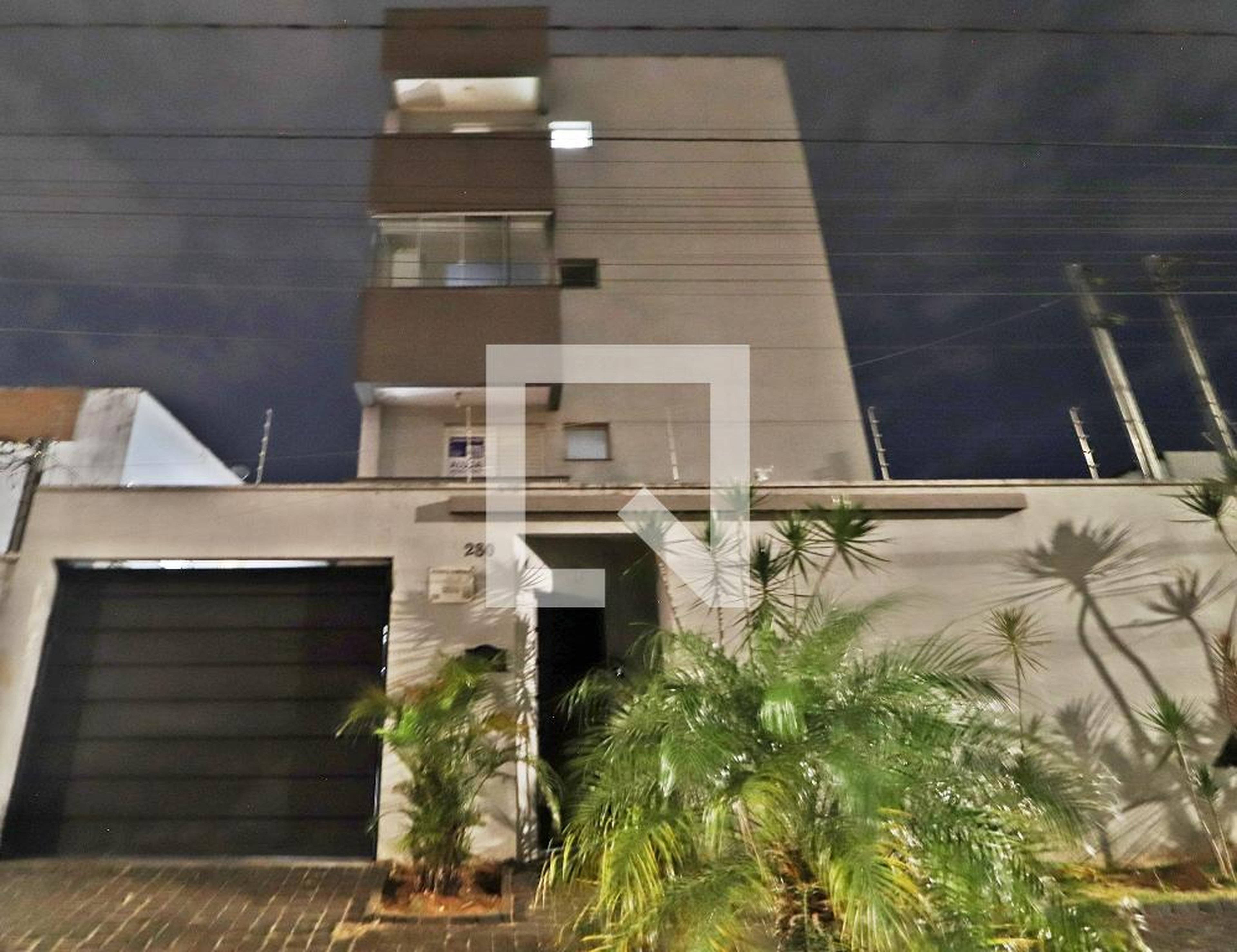 Fachada Condomínio em Avenida Luiz Fernando Quirino, 280