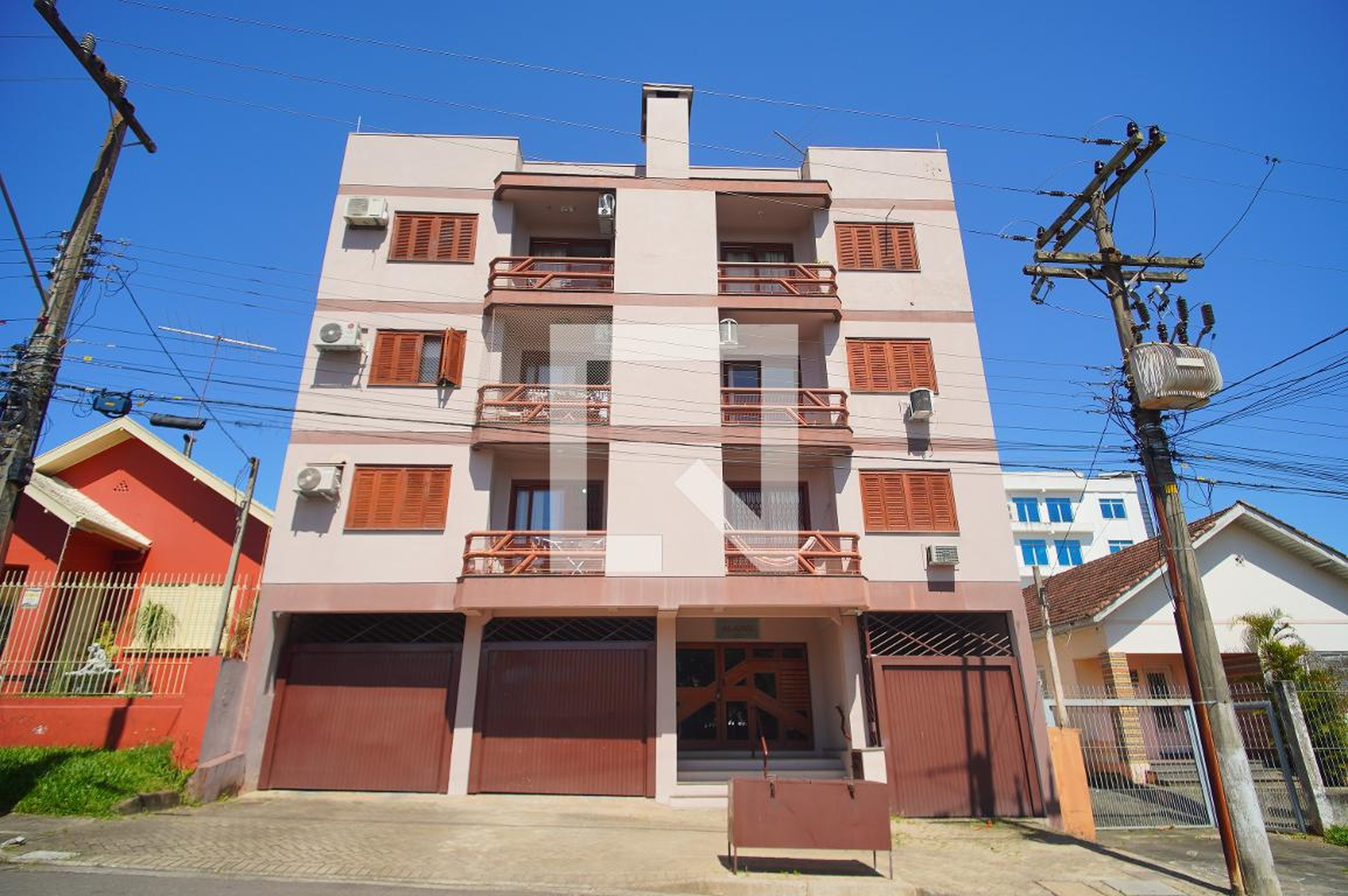 Fachada Condomínio em Rua Coronel Genuíno Sampaio, 102