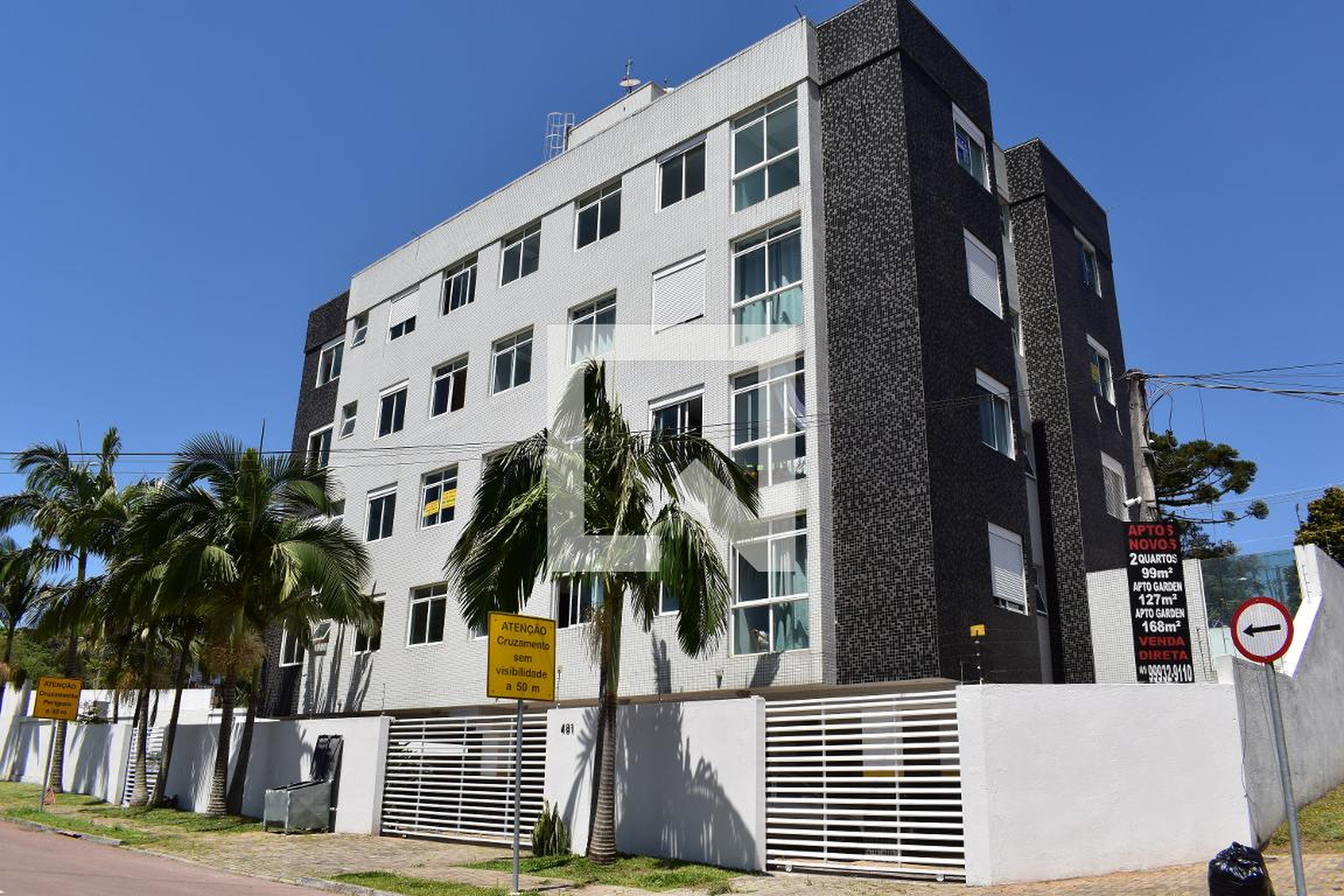 Fachada Condomínio em Rua Arary Souto, 80