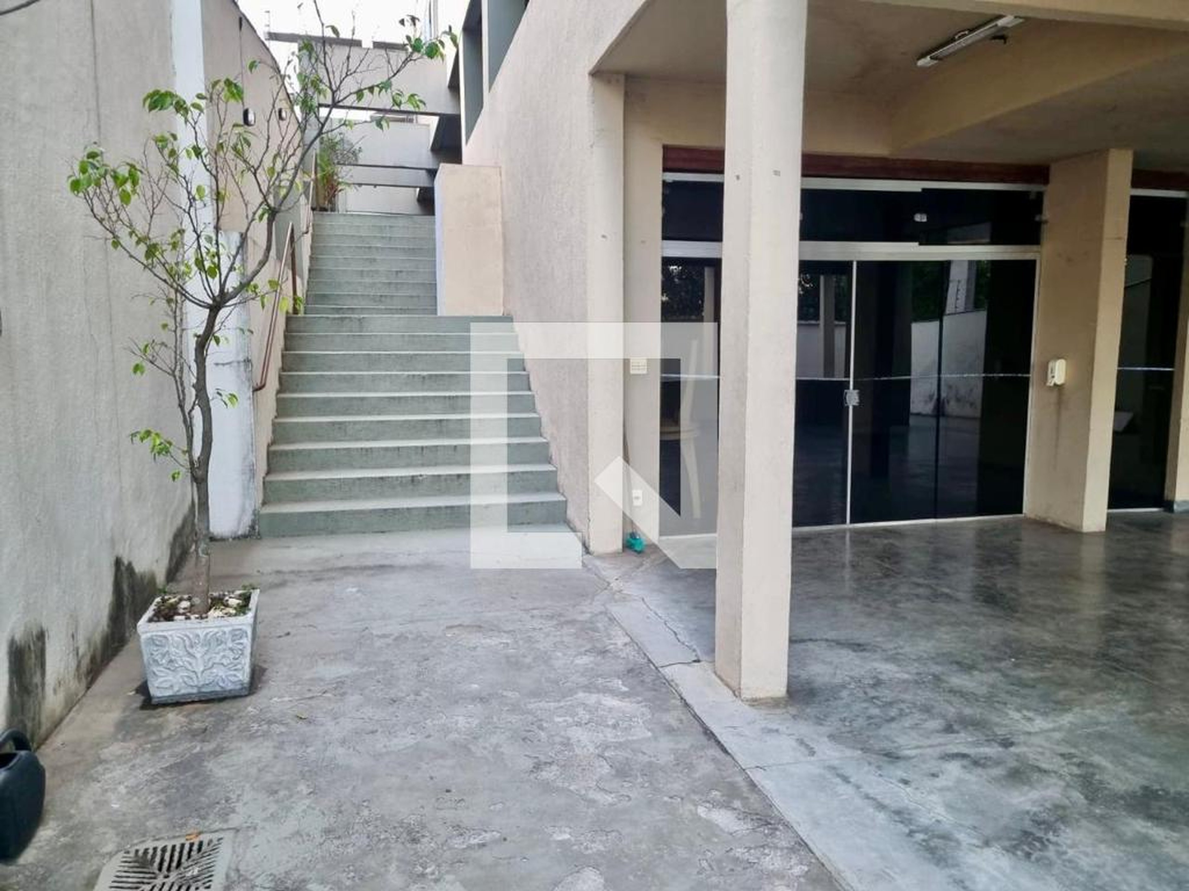 Hall de Entrada Condomínio em Rua Araxá, 272