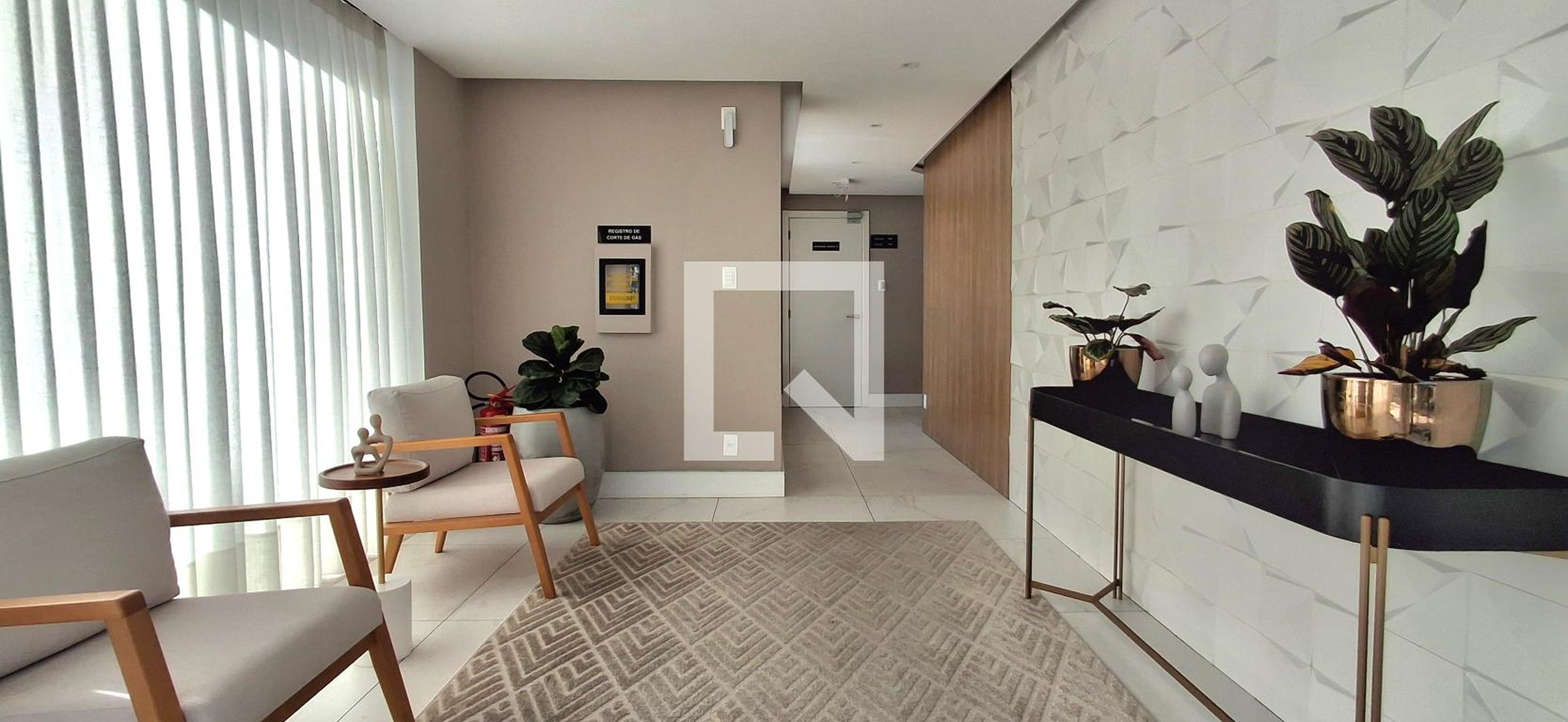 Hall de entrada Condomínio em Rua Ângelo La Porta, 123