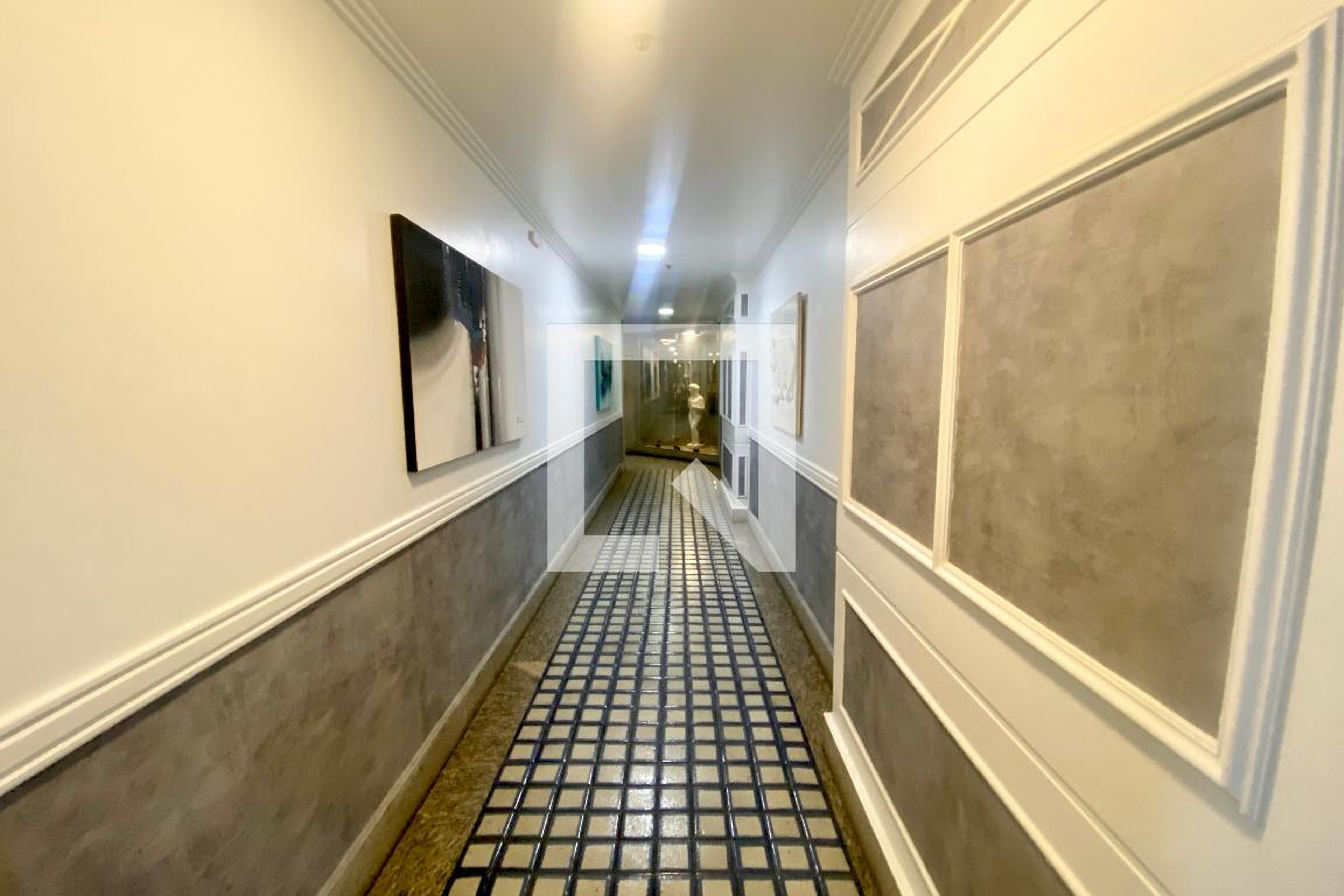 Hall de entrada Condomínio em Rua Dias Ferreira, 57