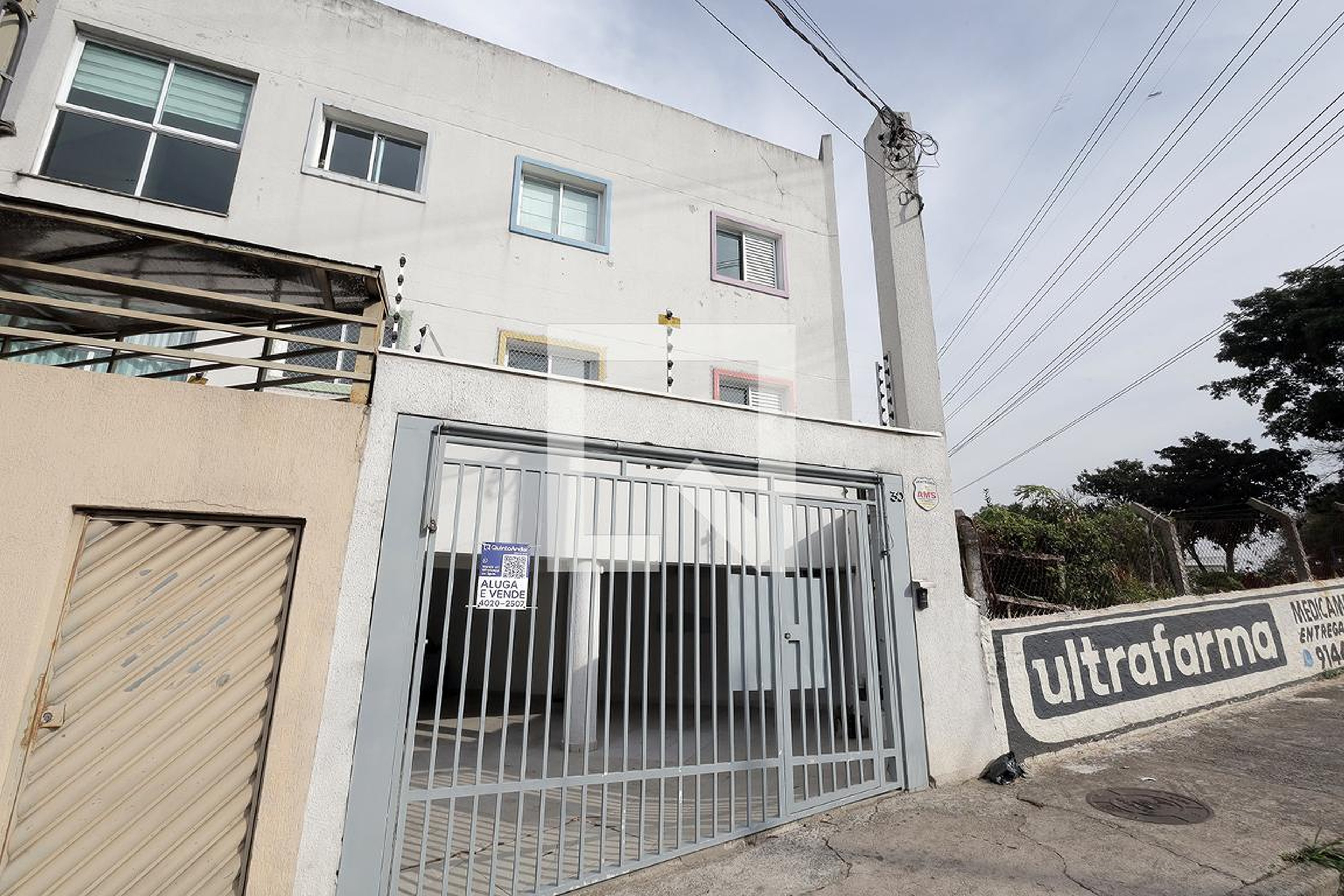 Fachada Condomínio em Rua Walter Garcia, 30