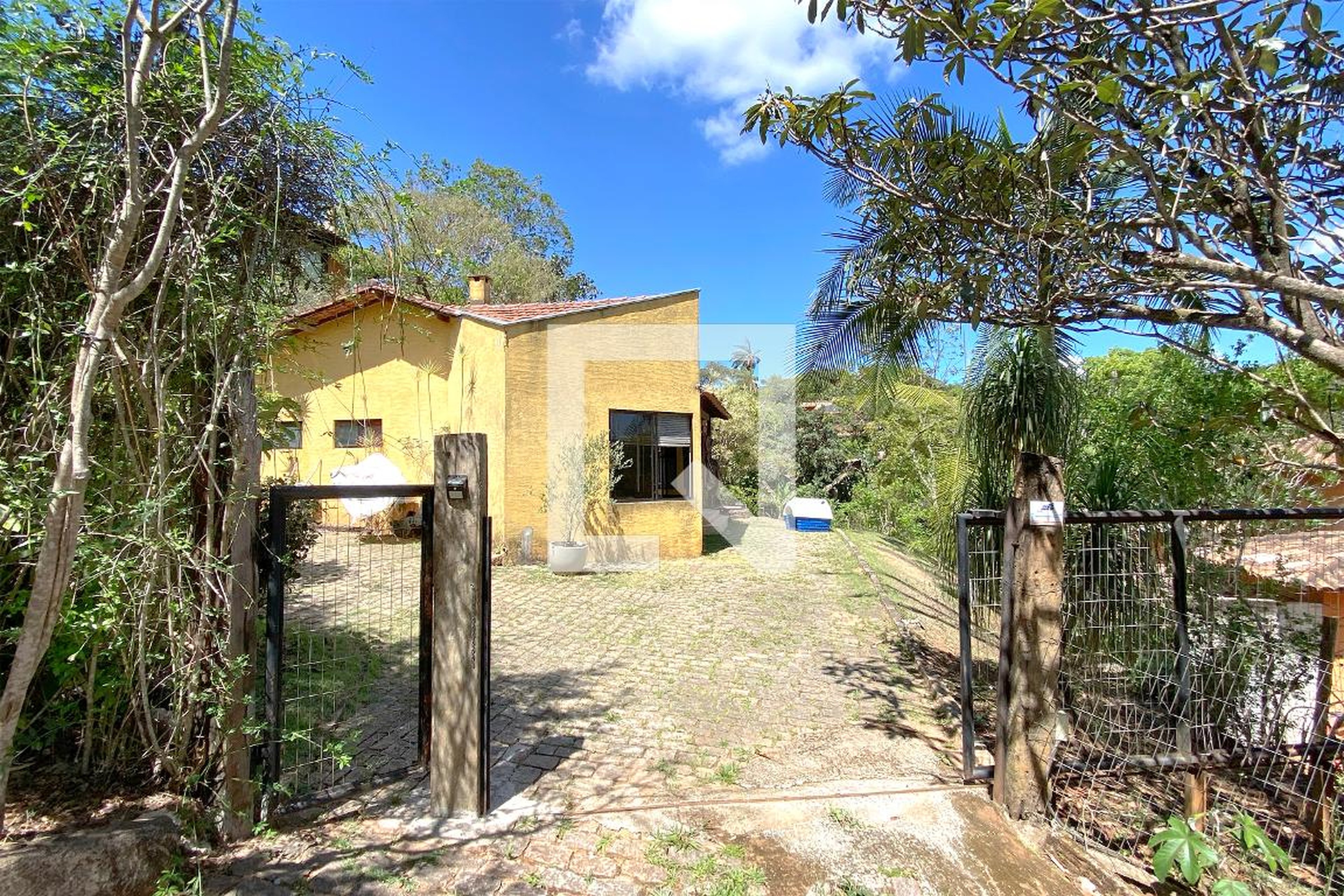 Fachada Condomínio em Alameda das Flôres, 799