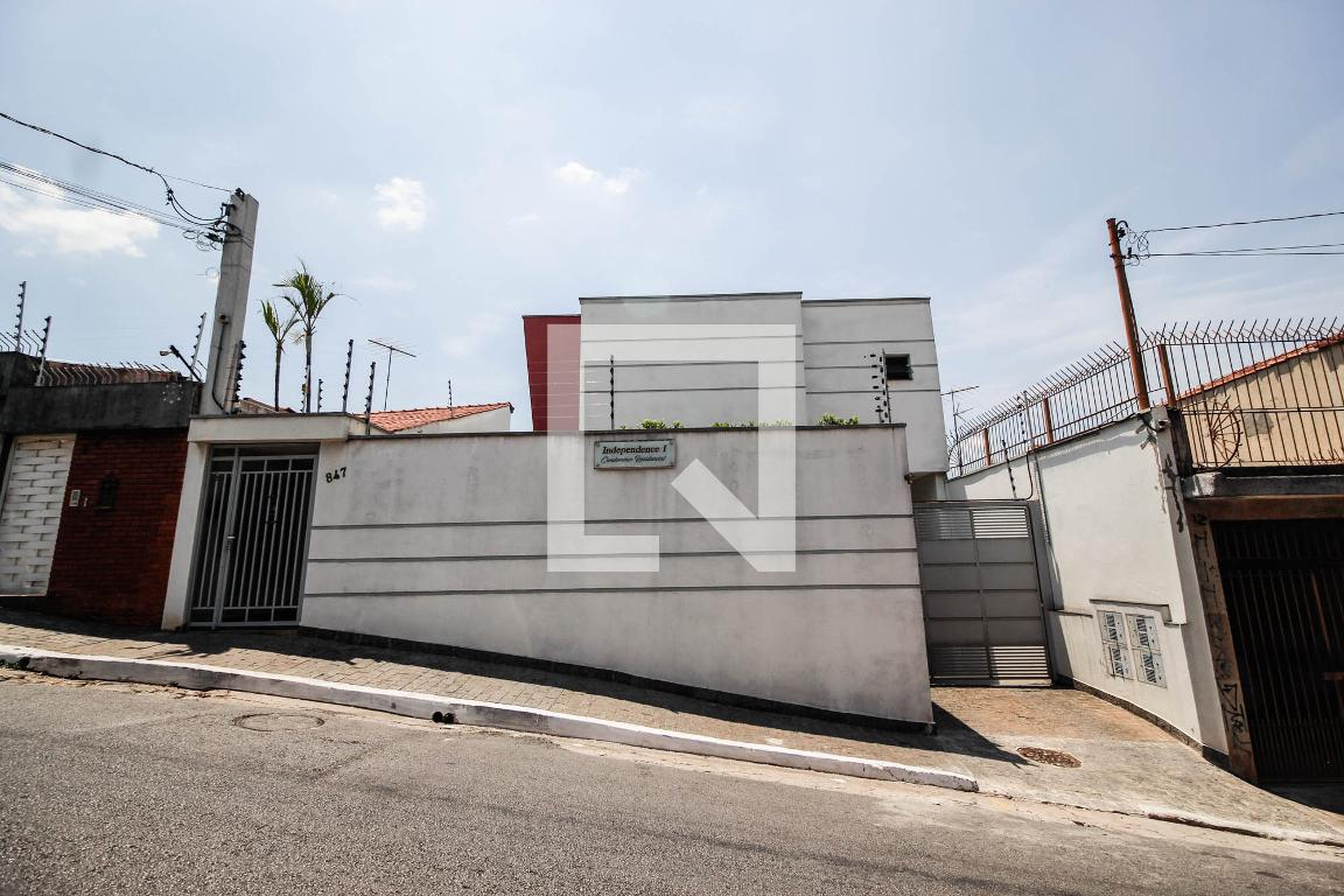 Fachada Condomínio em Rua Aburá, 847