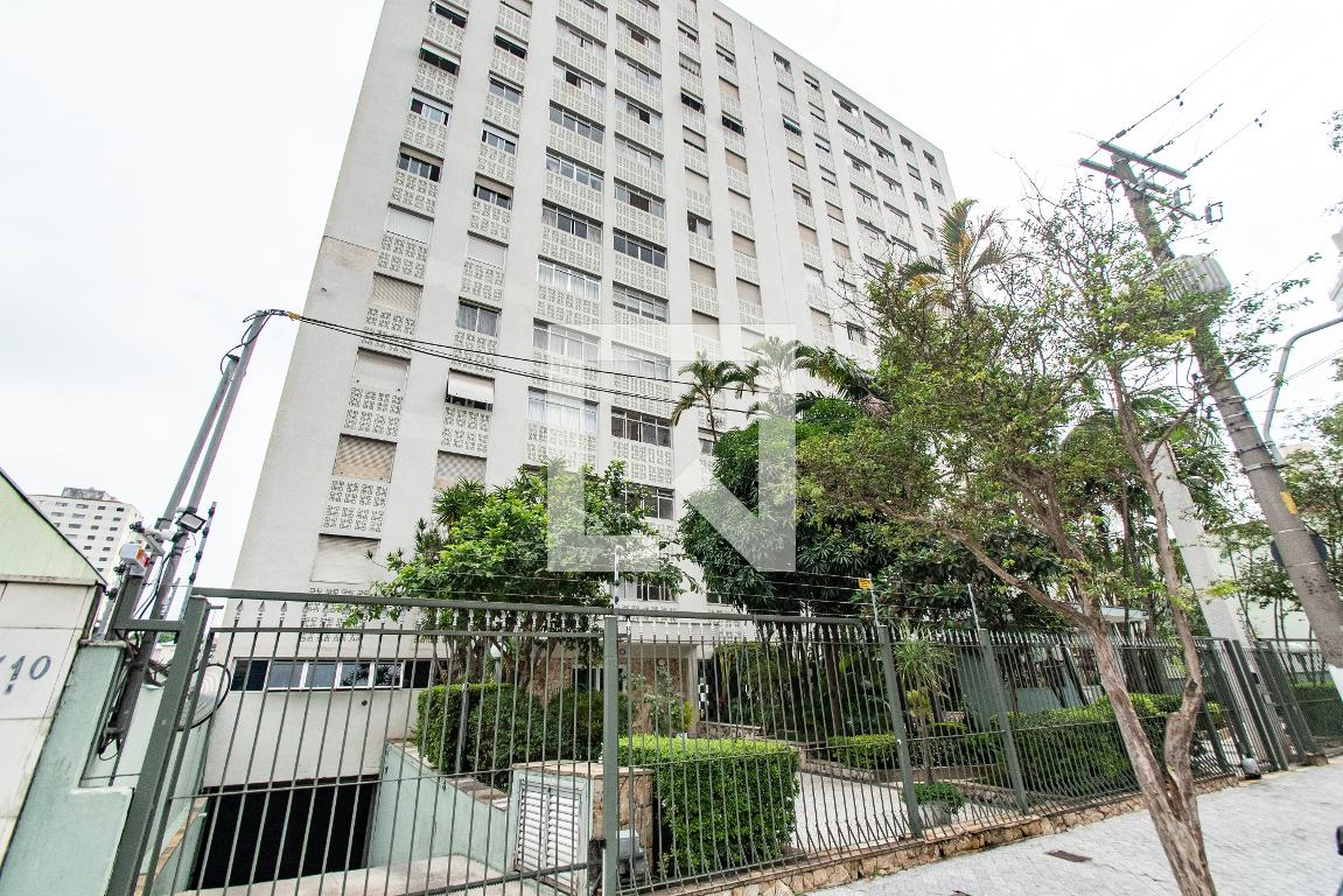 Fachada Condomínio em Rua Miguel Teles Júnior, 256