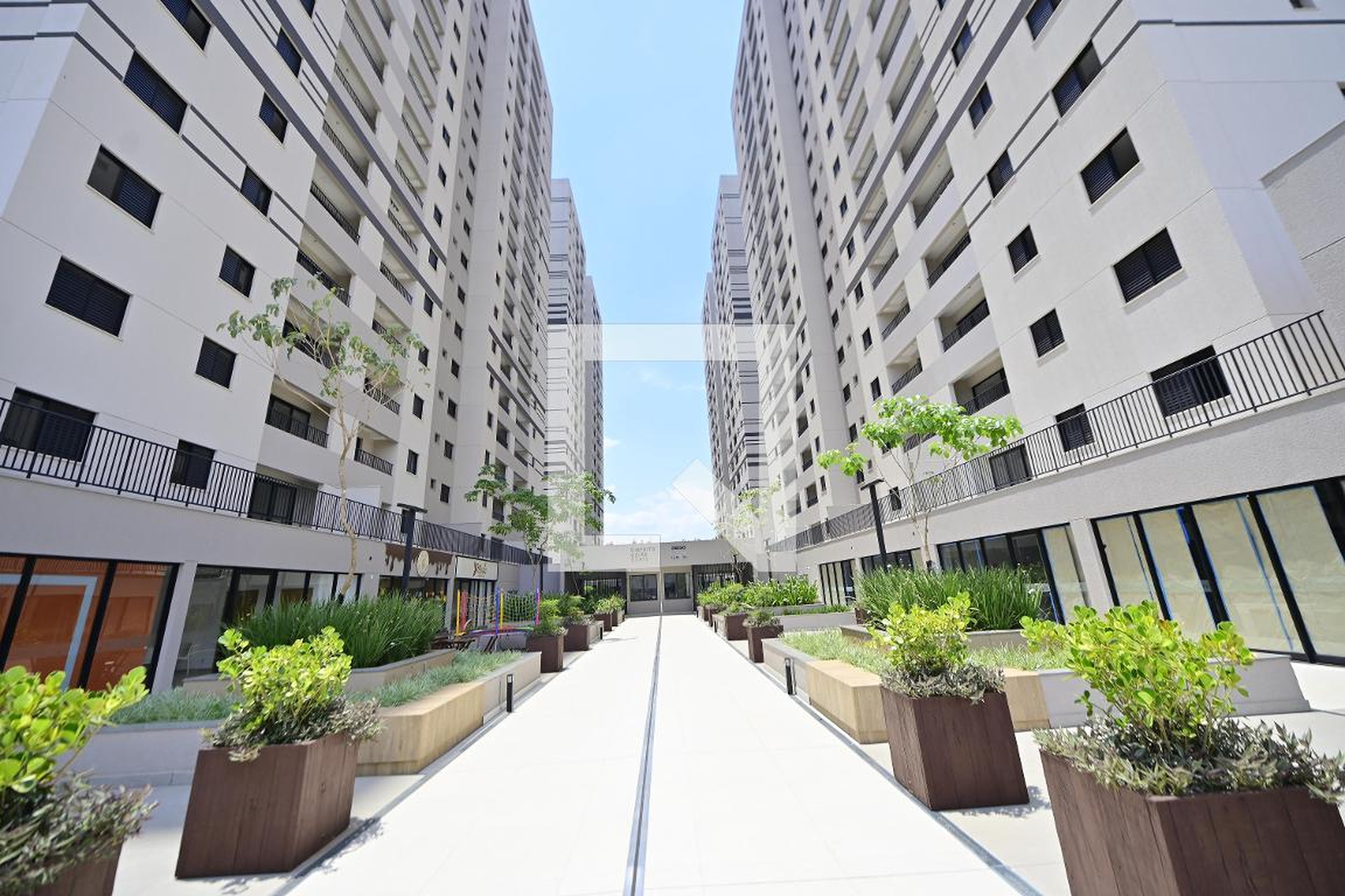 Fachada Condomínio em Rua Doutor Augusto Jugmann, 413