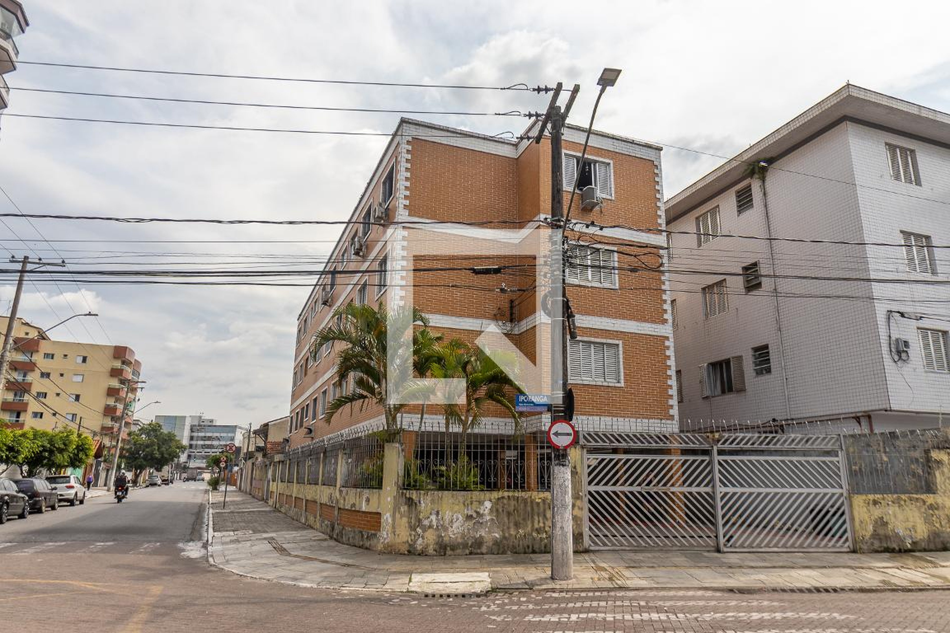 Fachada Condomínio em Rua Emancipador Paulo Fefin, 298