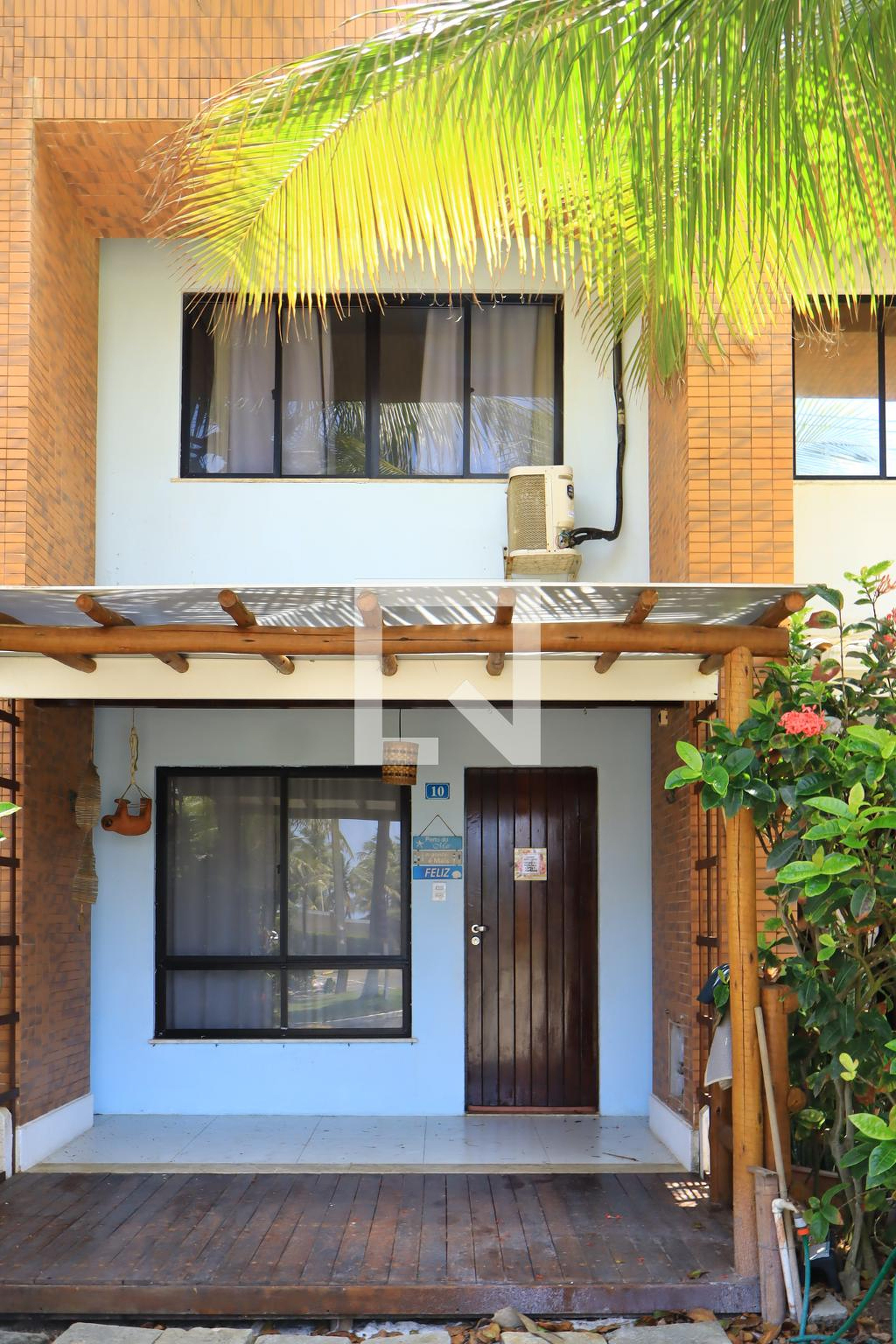 Fachada Condomínio em Rua Álvaro Desidério, 94