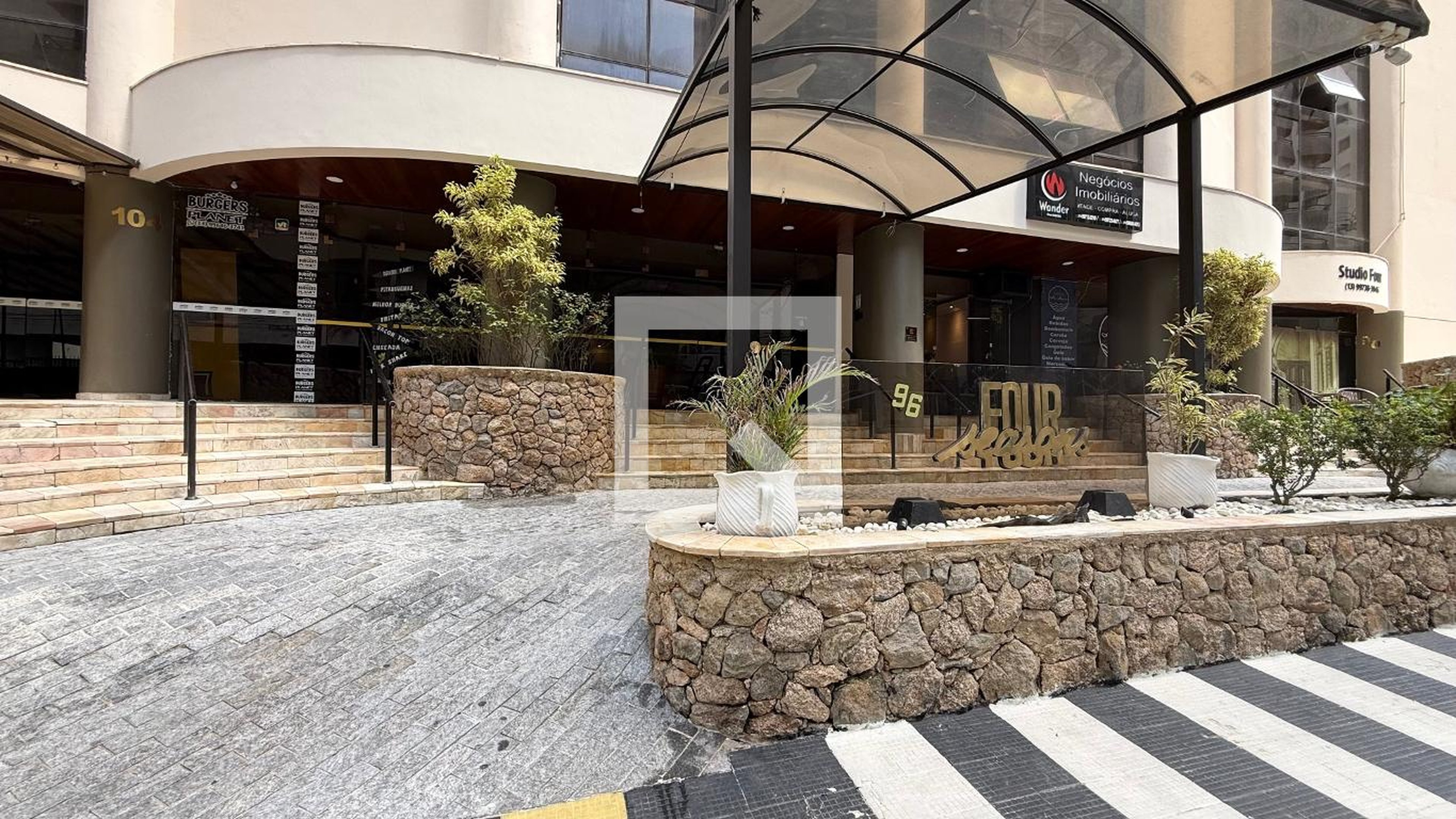 Fachada Condomínio Four Seasons