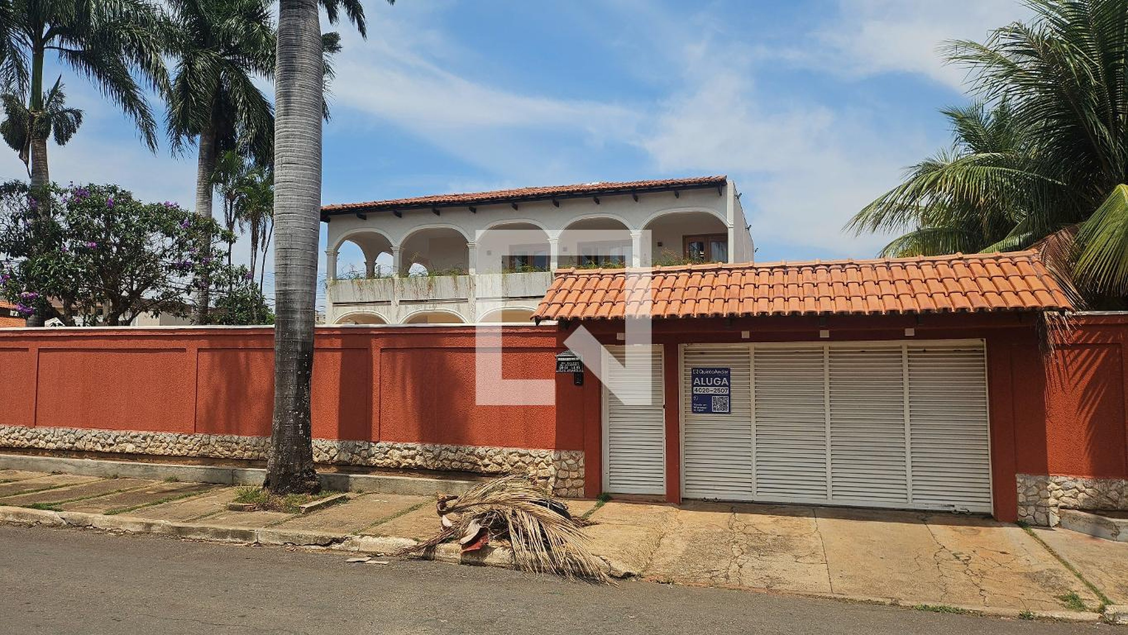 Fachada Condomínio em Rua Boulevard Amendoeiras, 73