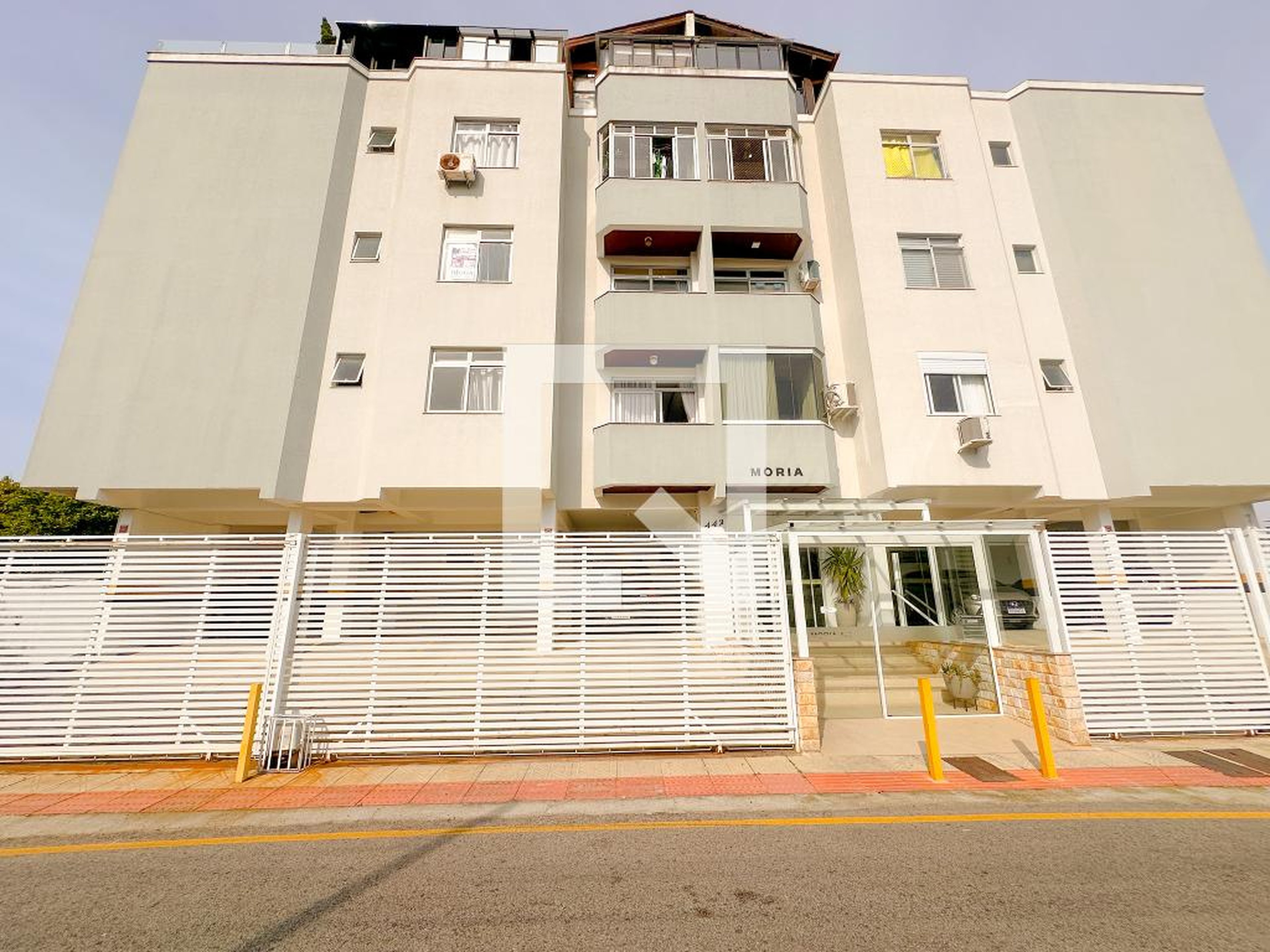 Fachada Condomínio em Rua Júlio Dias, 131