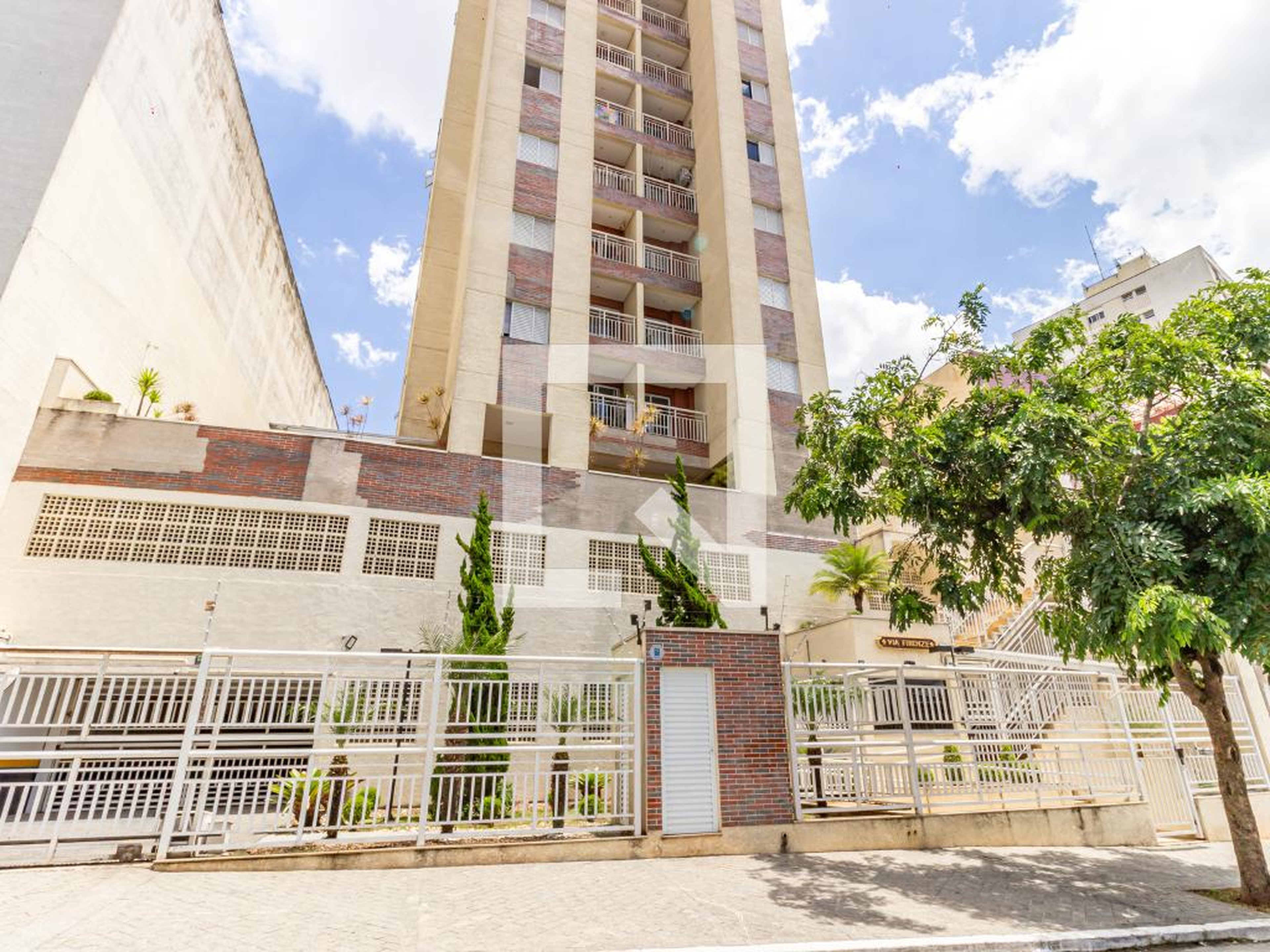 Fachada Condomínio em Rua Coronel Joviniano Brandão, 420