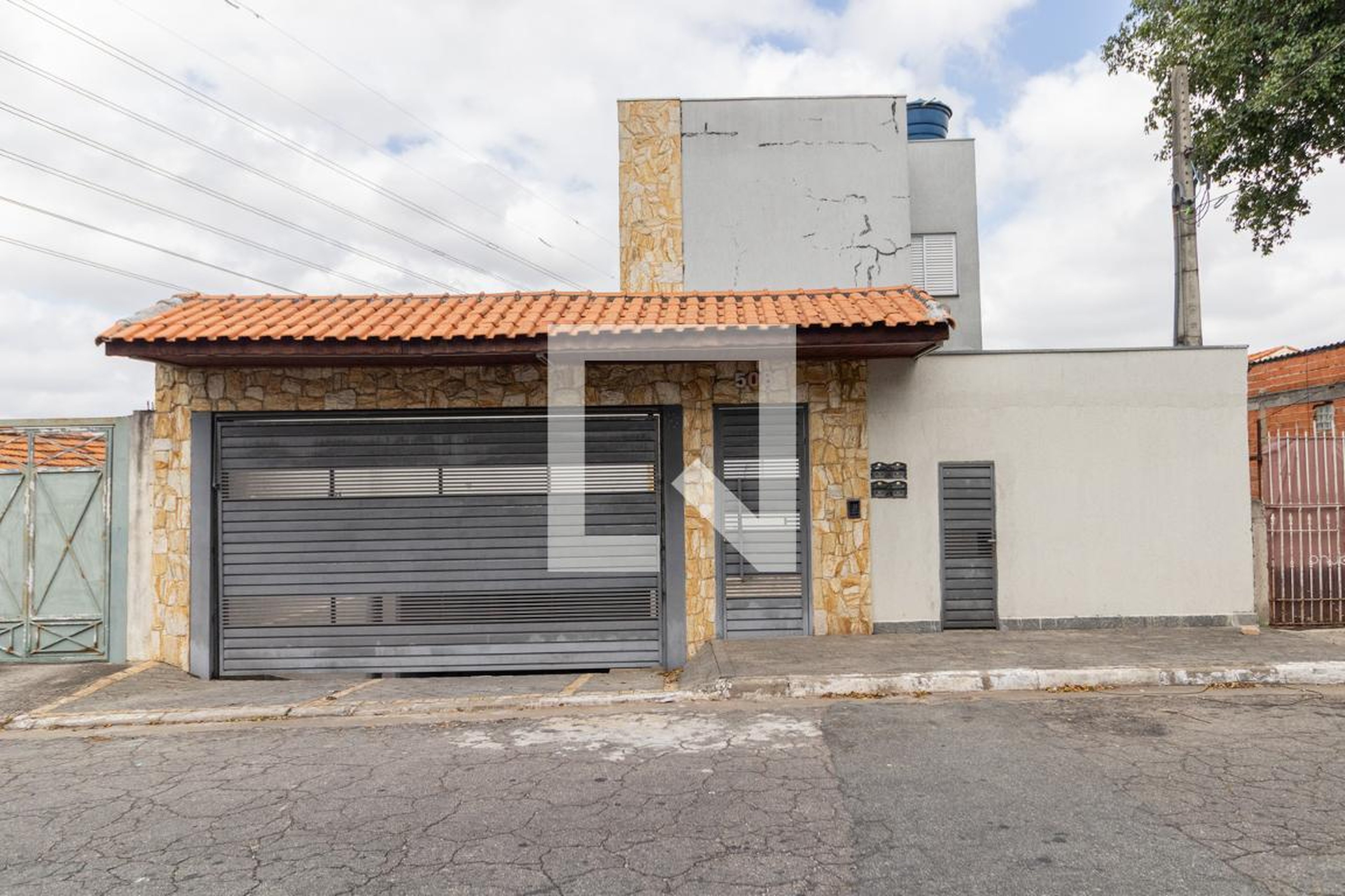 Fachada Condomínio em Rua Almerindo Alziro Paganini, 508