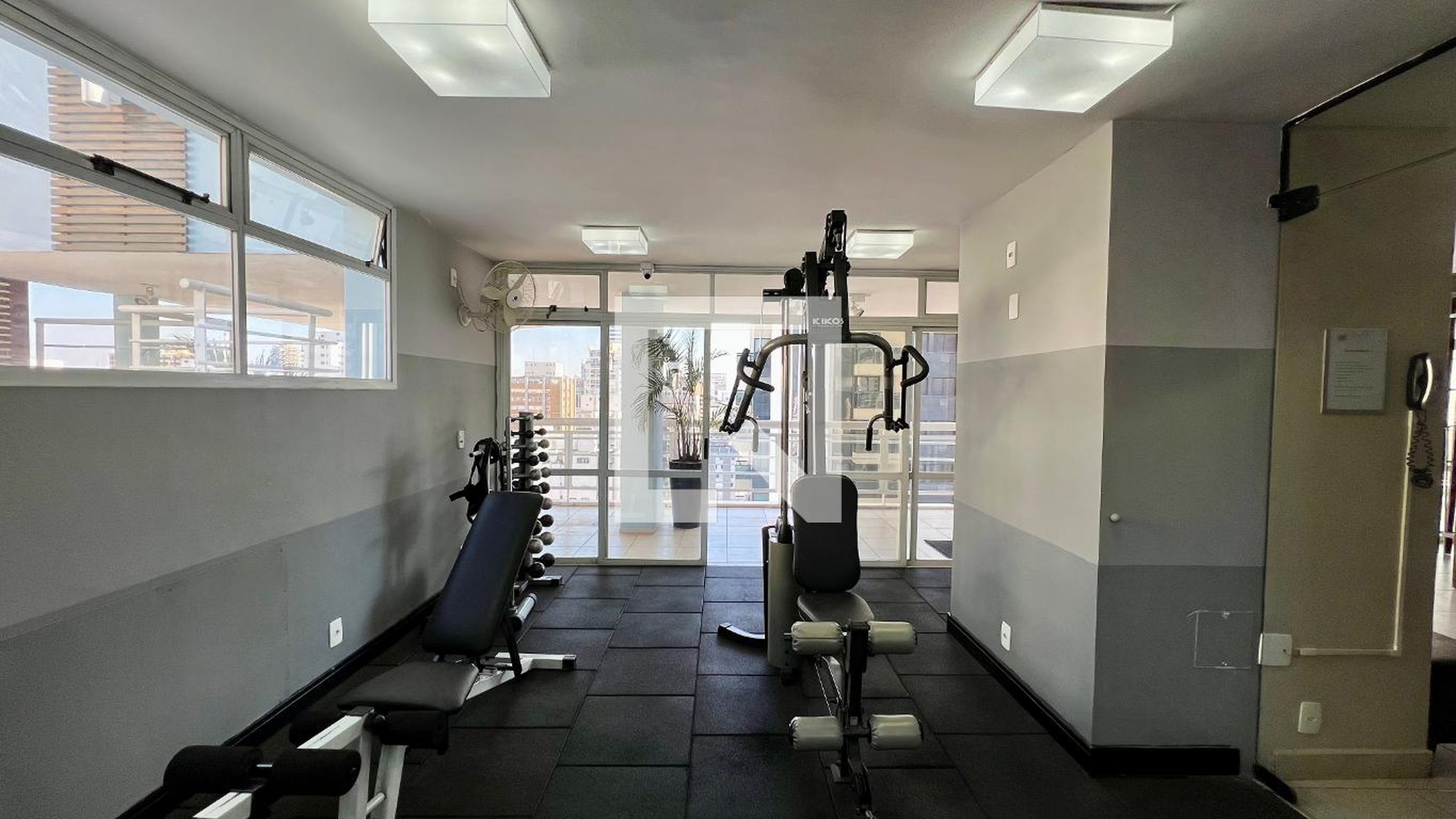 Academia - Crillon Plaza