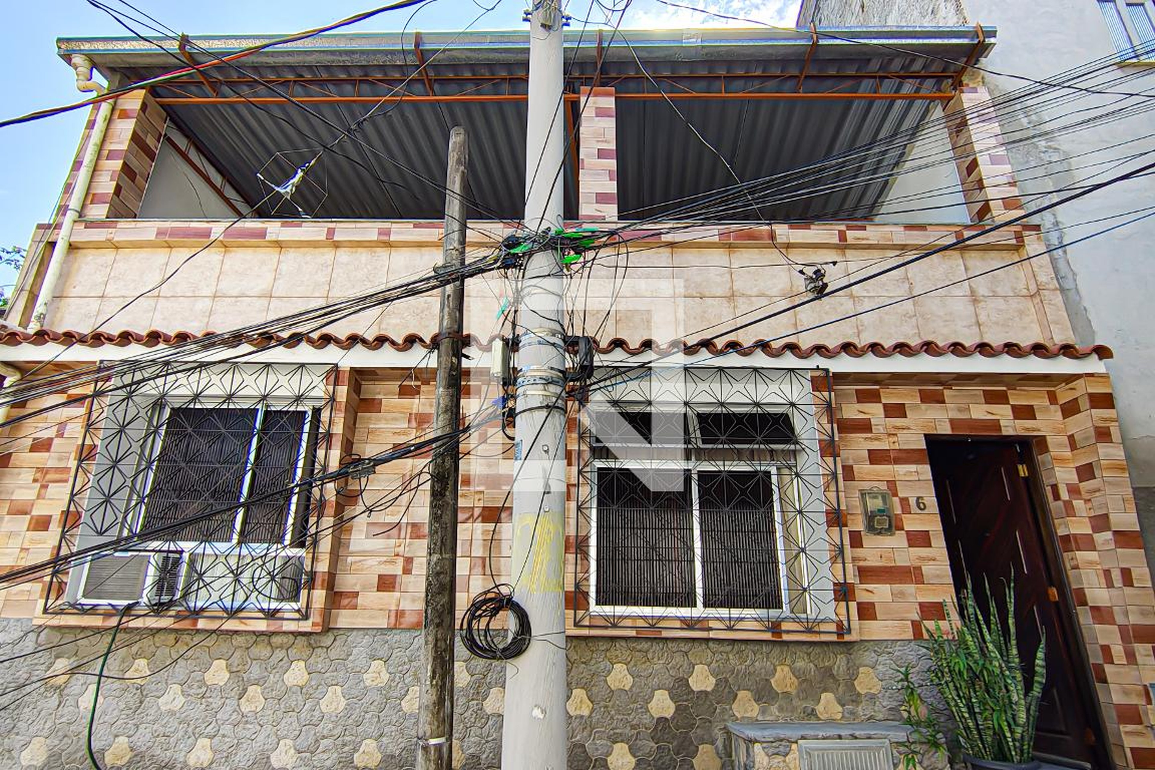 Fachada Condomínio em Rua Francisca Sáles, 746