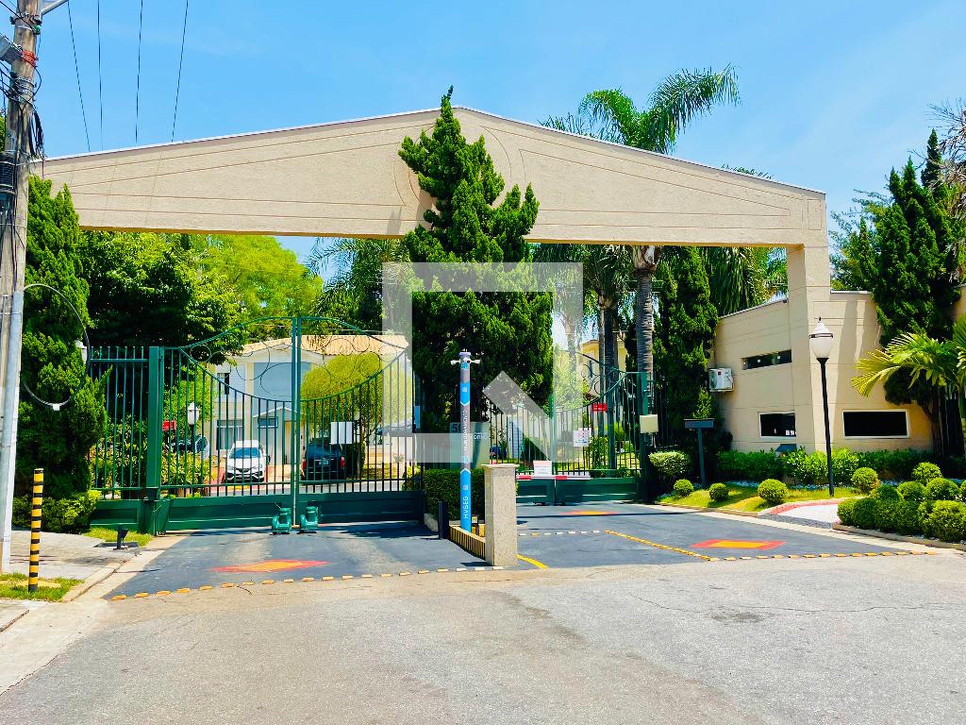 Fachada do condomínio Condomínio em Rua Marcelo Tupinambá, 50