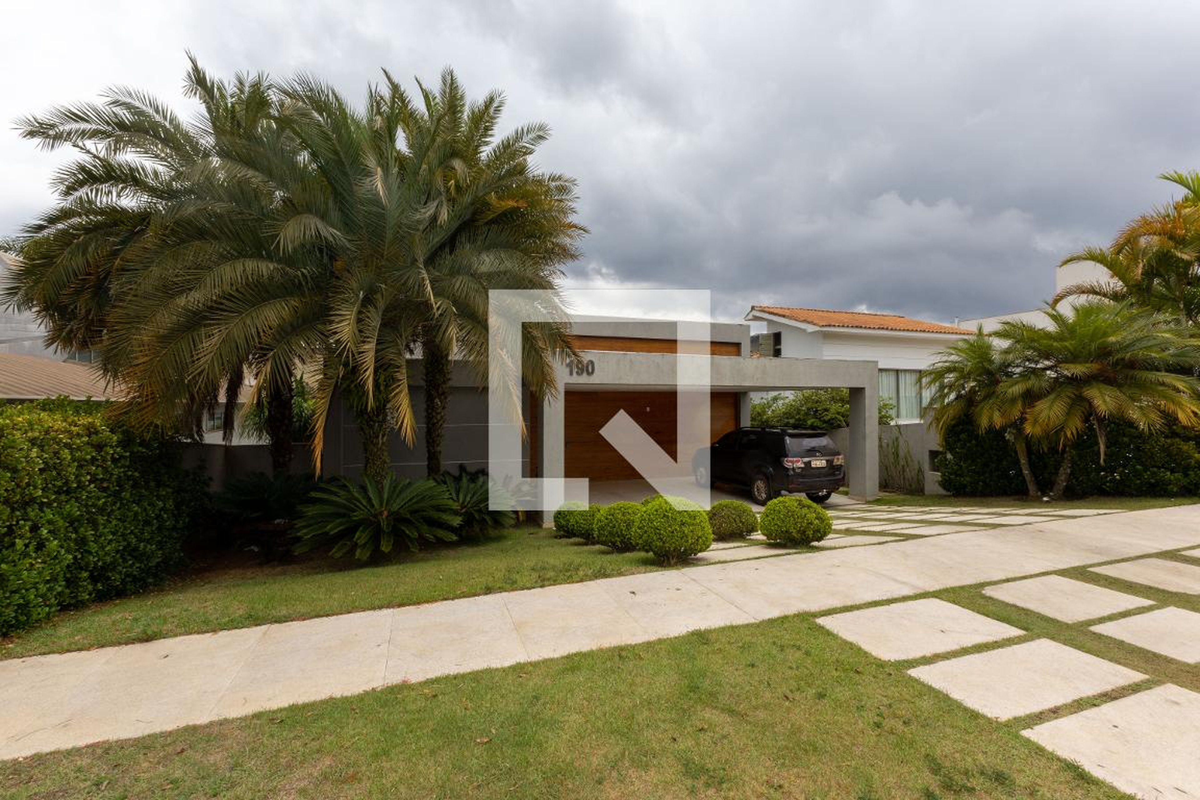 Fachada Condomínio em Rua das Hortências, 190