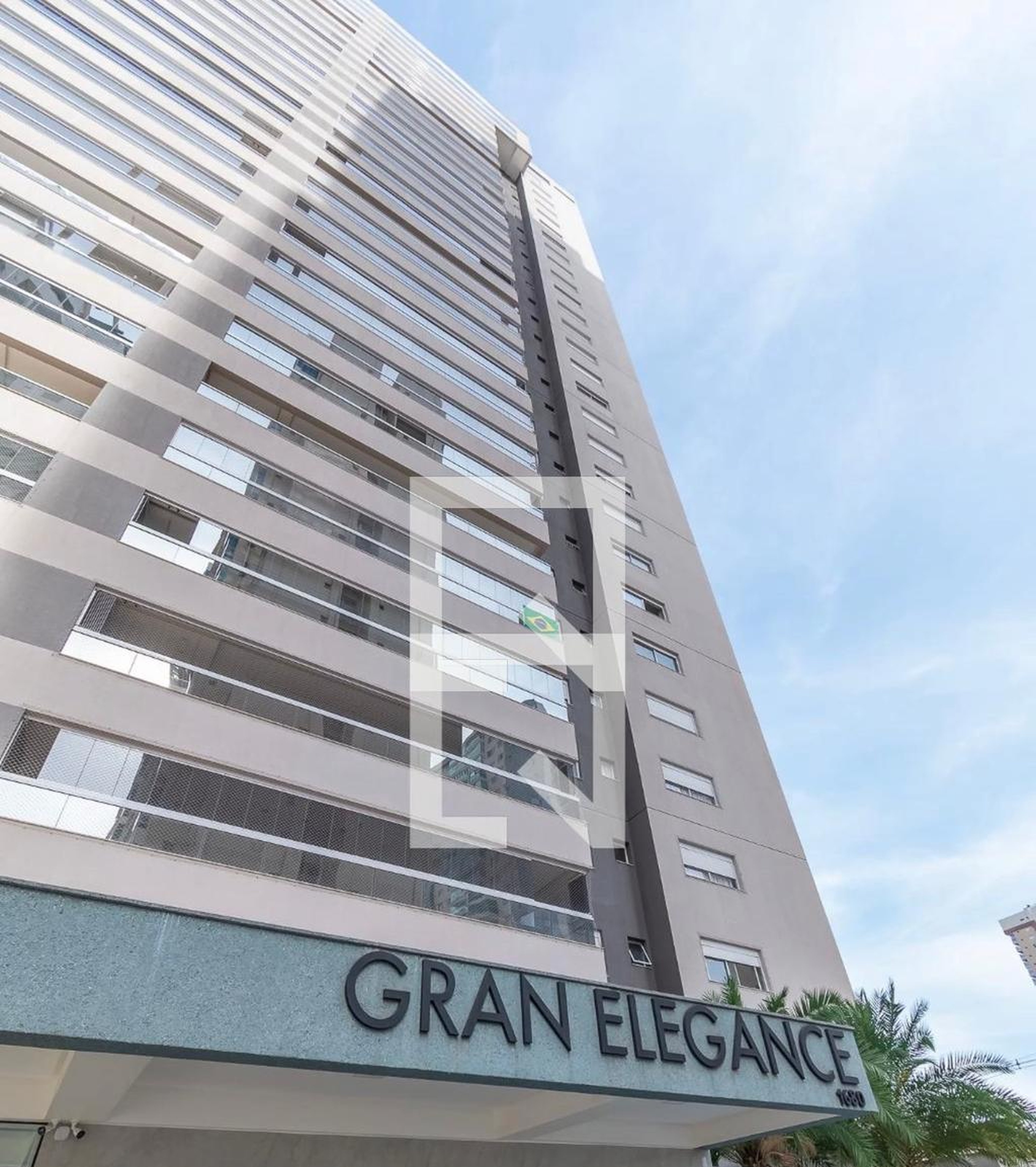 Fachada Condomínio em Rua T, 1680