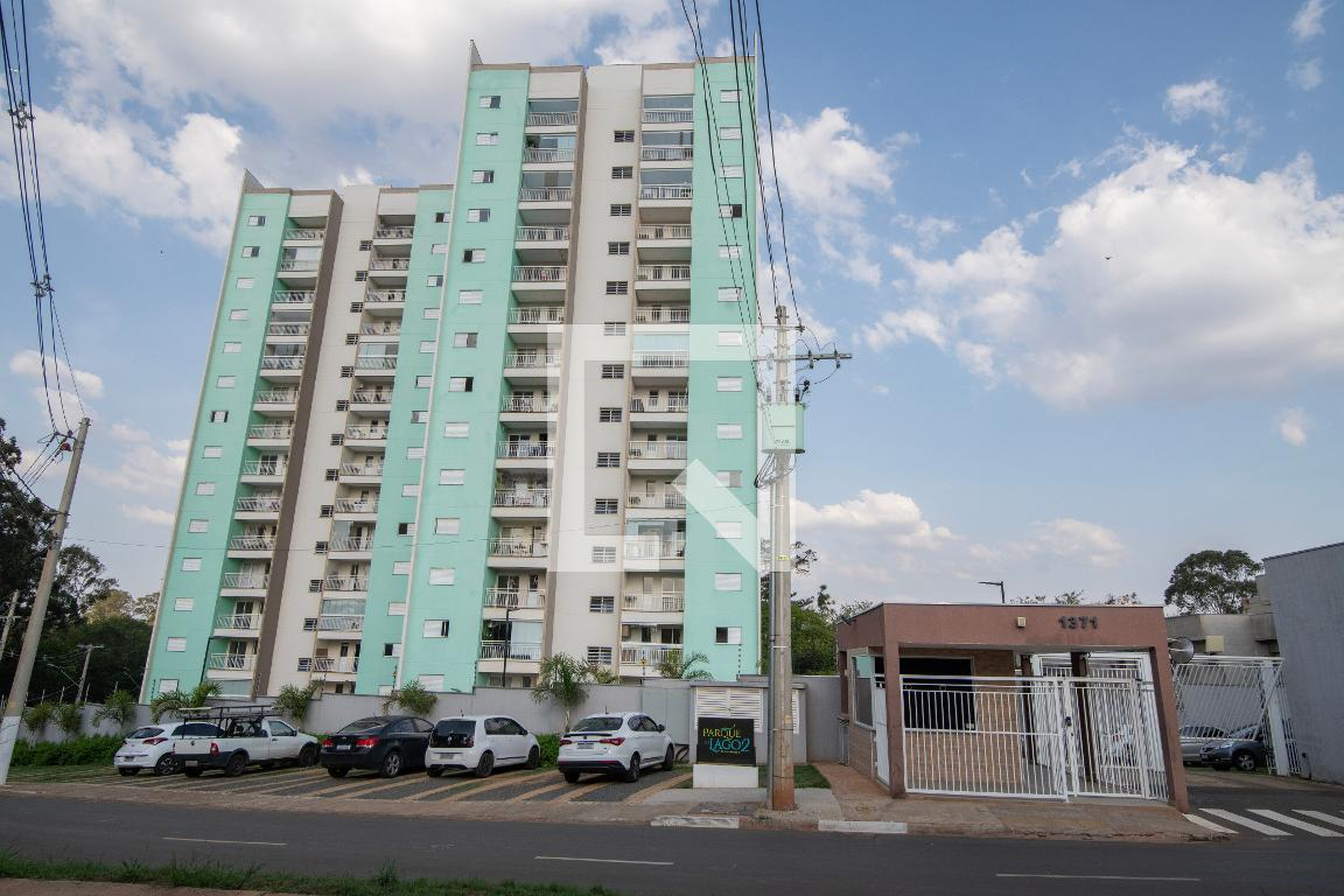 Fachada do Condomínio Condomínio Parque do Lago 2