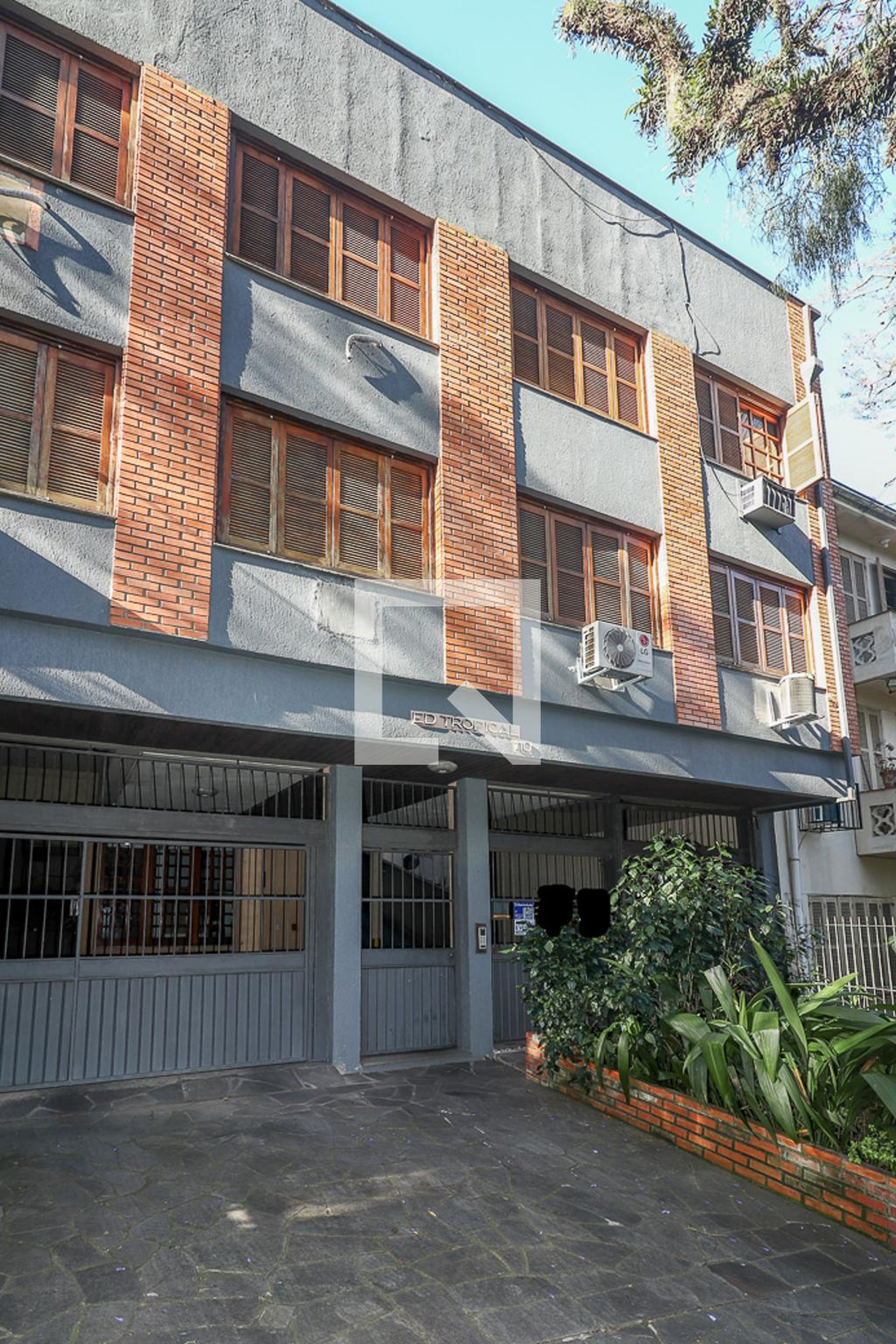 Fachada Condomínio em Rua Casemiro de Abreu, 110