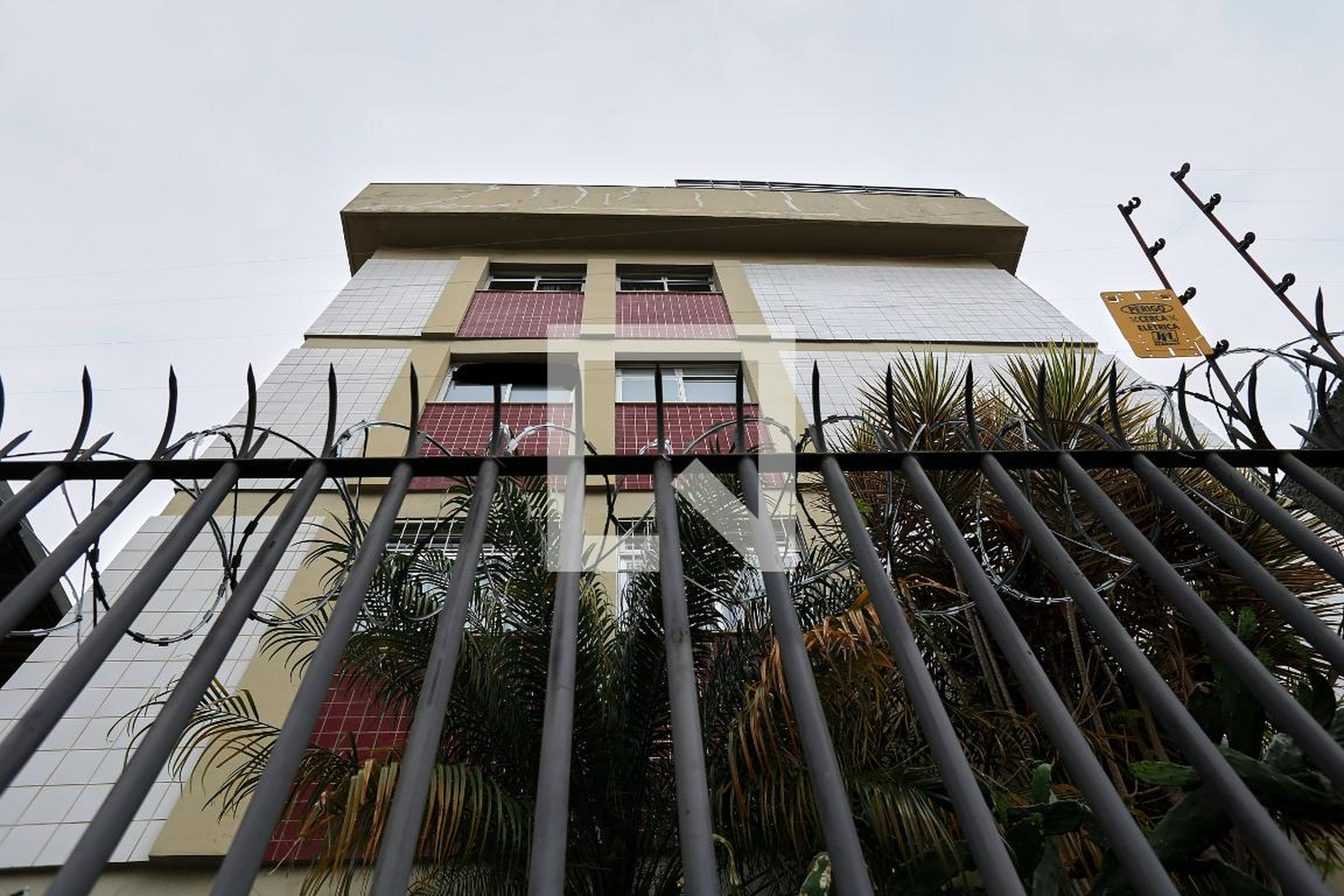 Fachada Condomínio em Rua Carlos Peixoto, 186