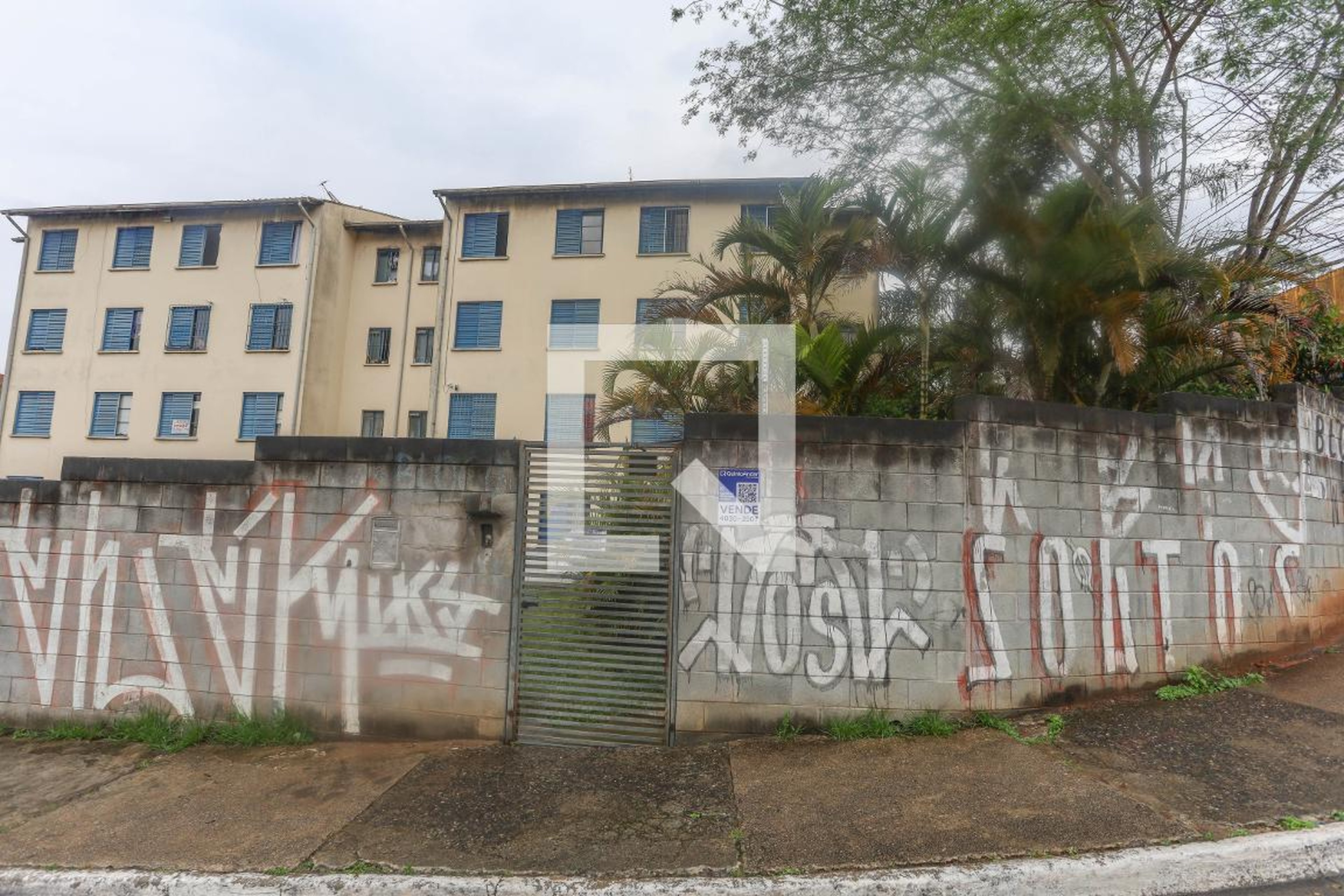 Fachada Condomínio em Rua Jovercina Paula de Oliveira, 145