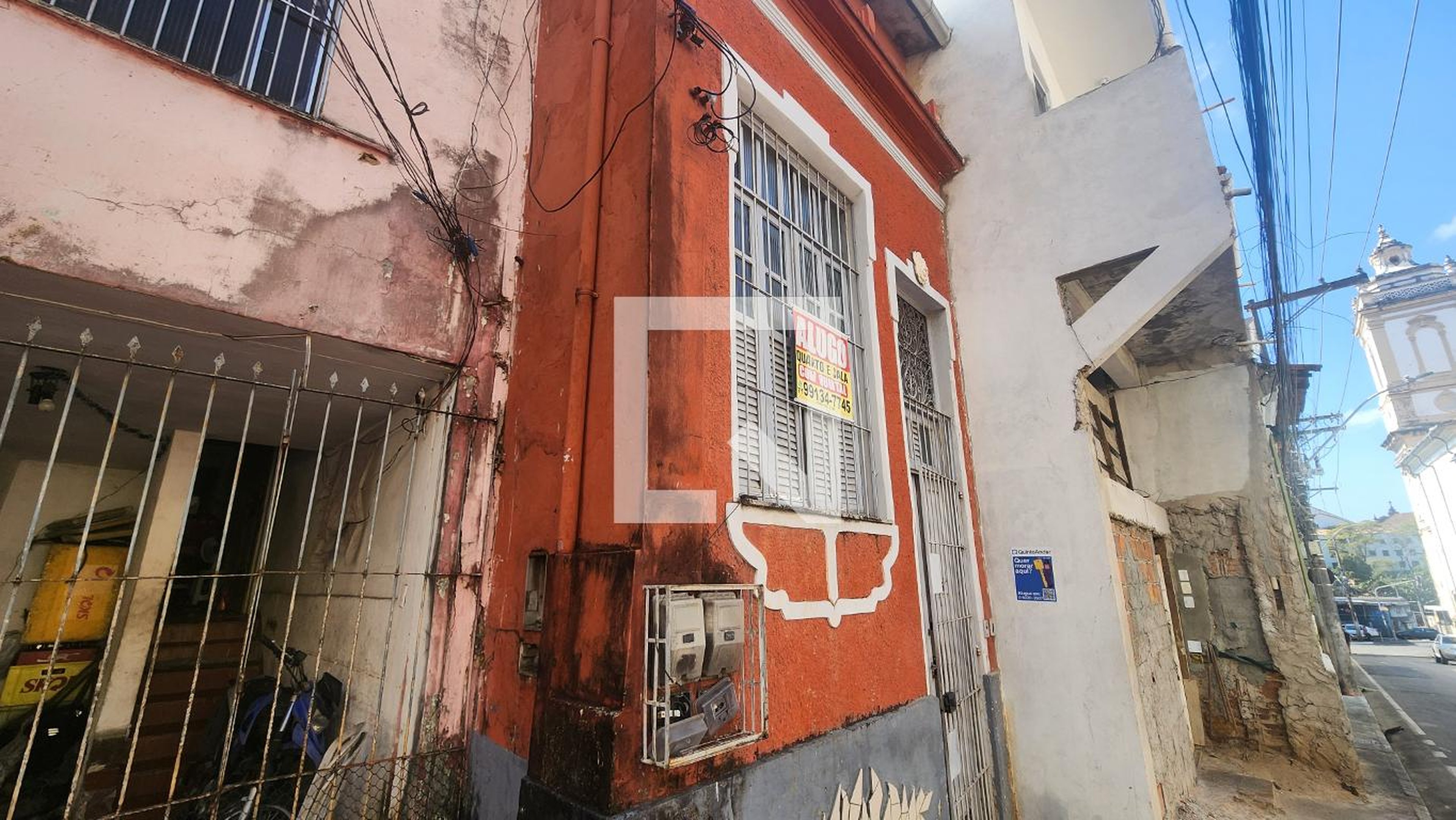 Fachada Condomínio em Rua do Tingui, 141