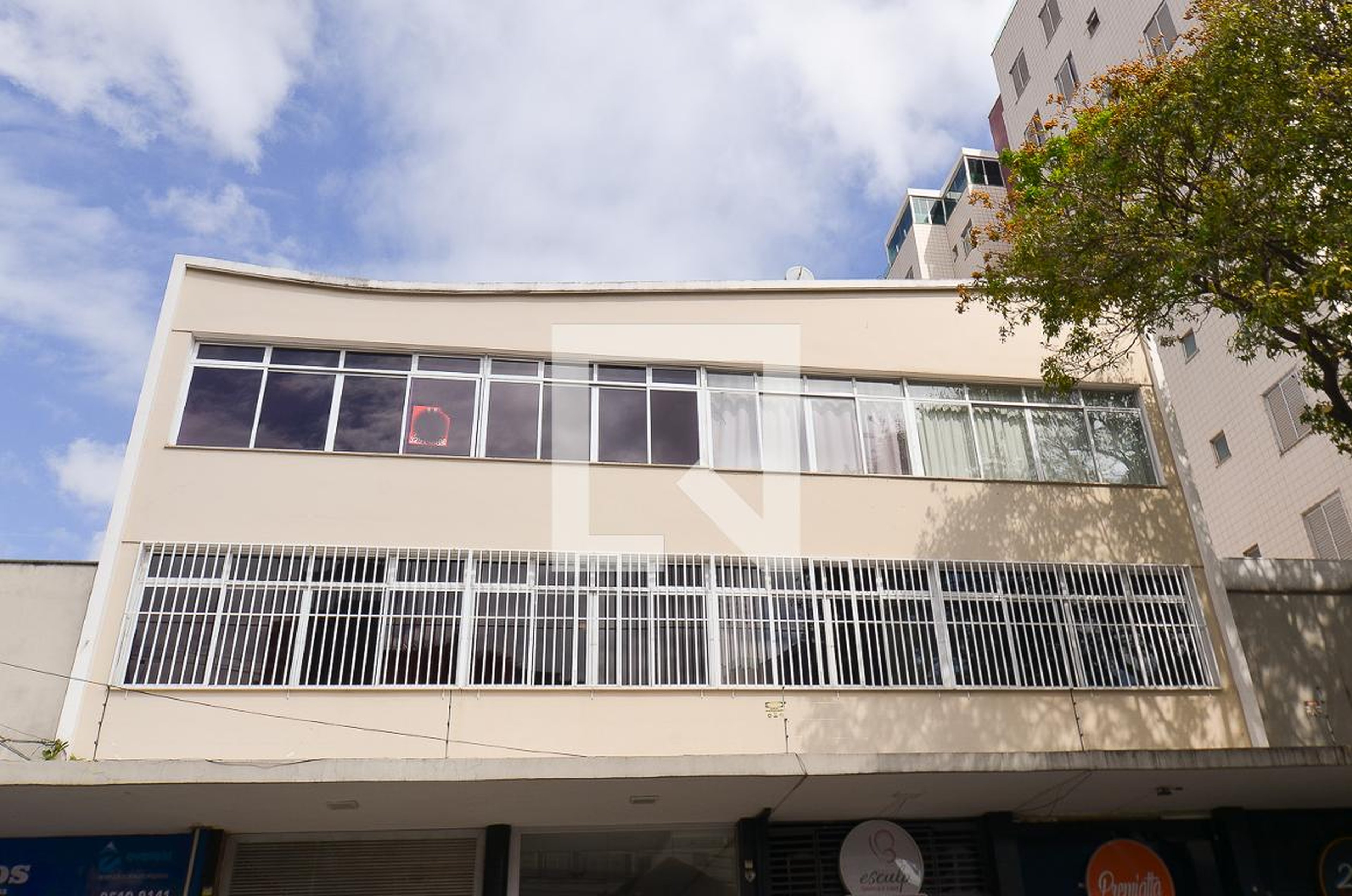 Fachada Condomínio em Rua Grão Mogol, 290