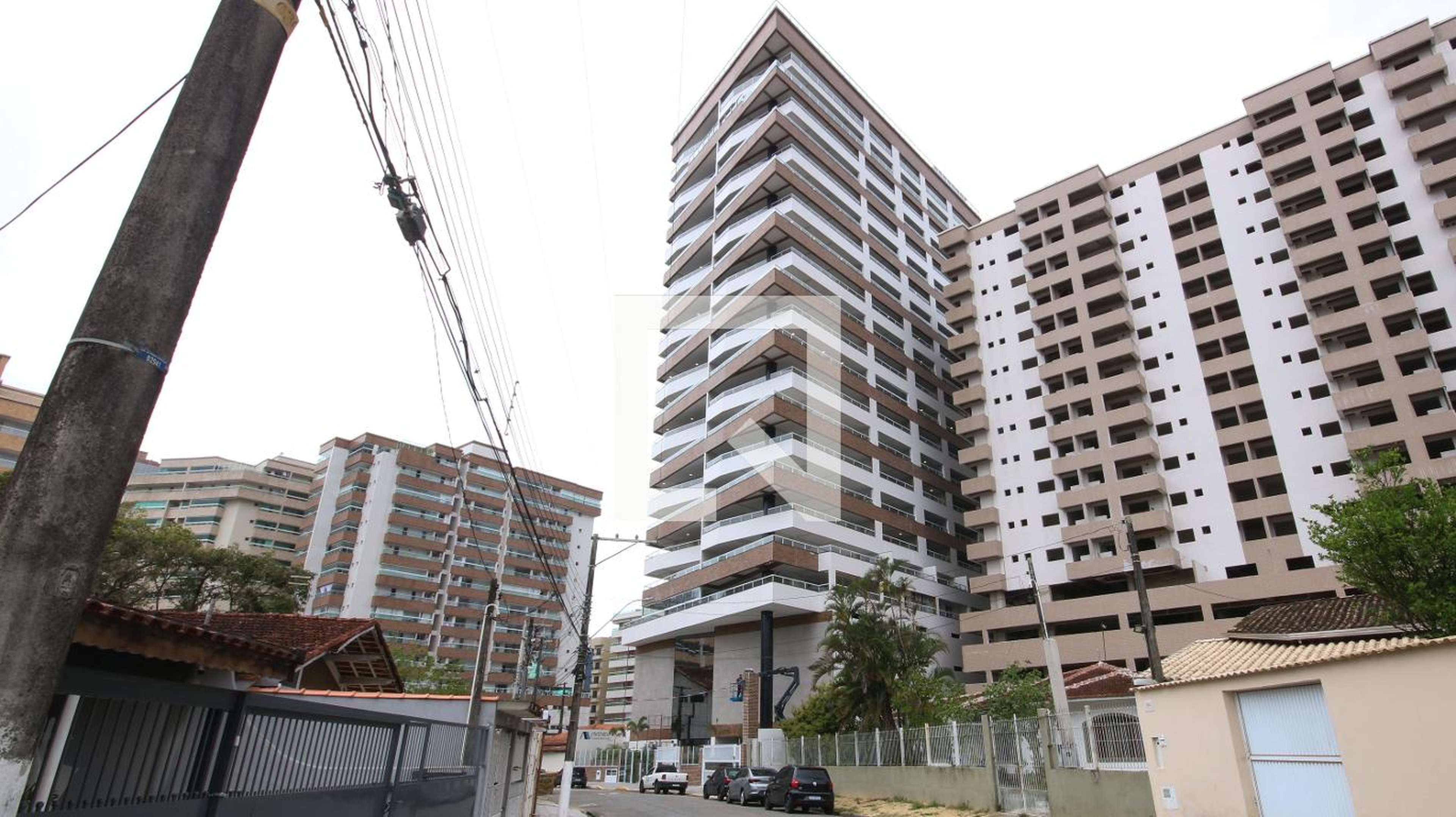 Fachada Condomínio em Rua José Carlos Pacce, 175
