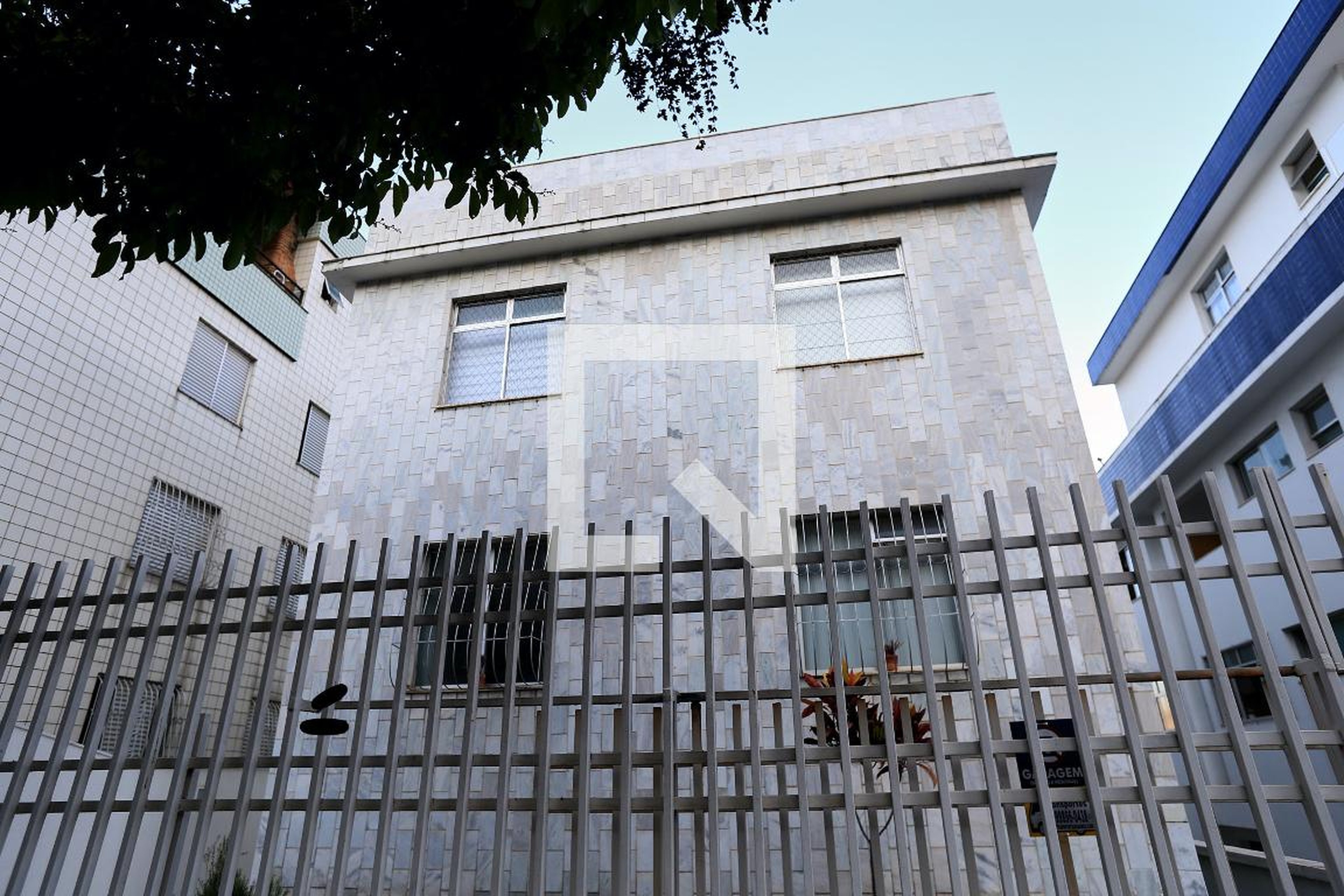 Fachada Condomínio em Rua Joviano Naves, 326