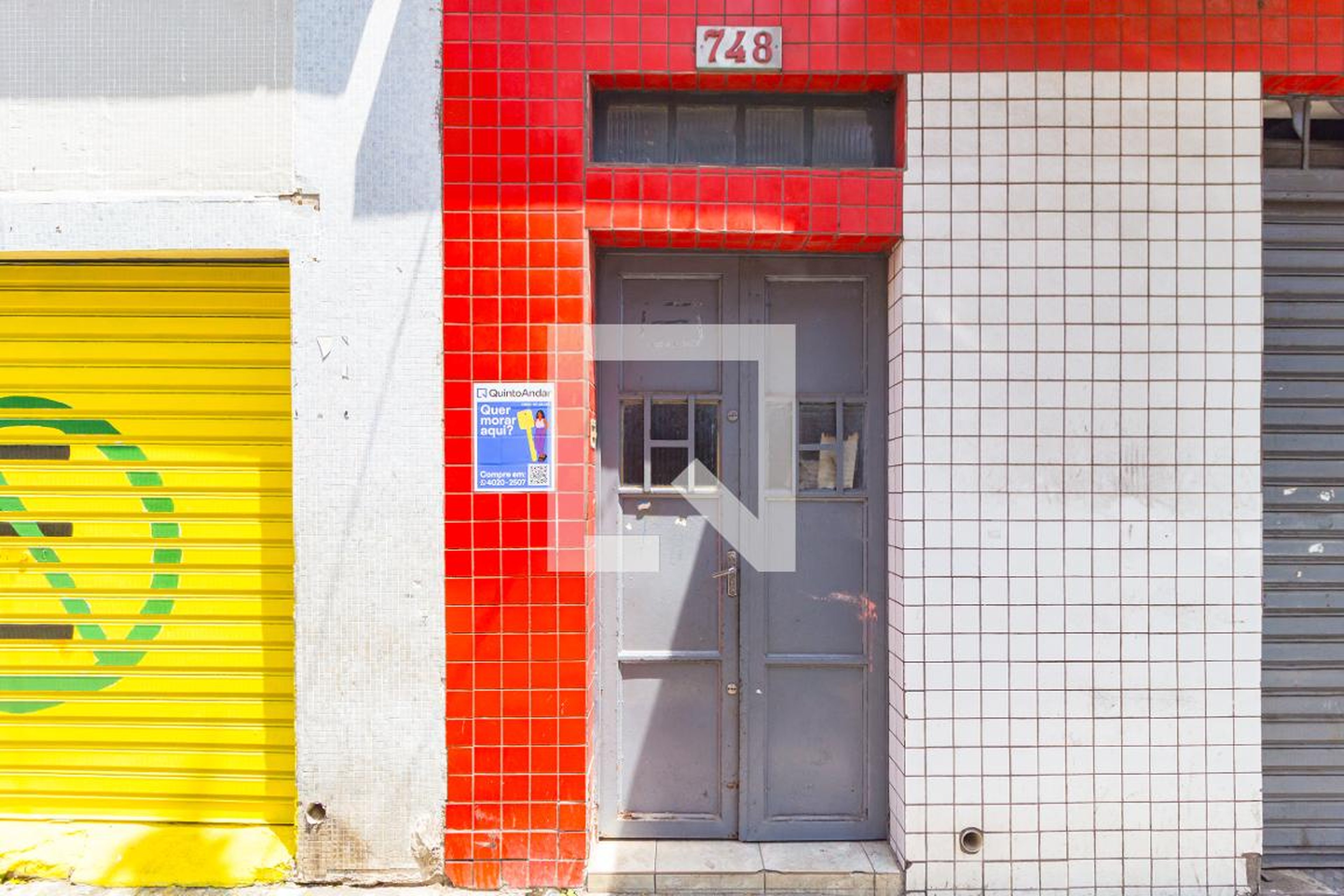 Fachada Condomínio em Rua Carneiro Leão, 748