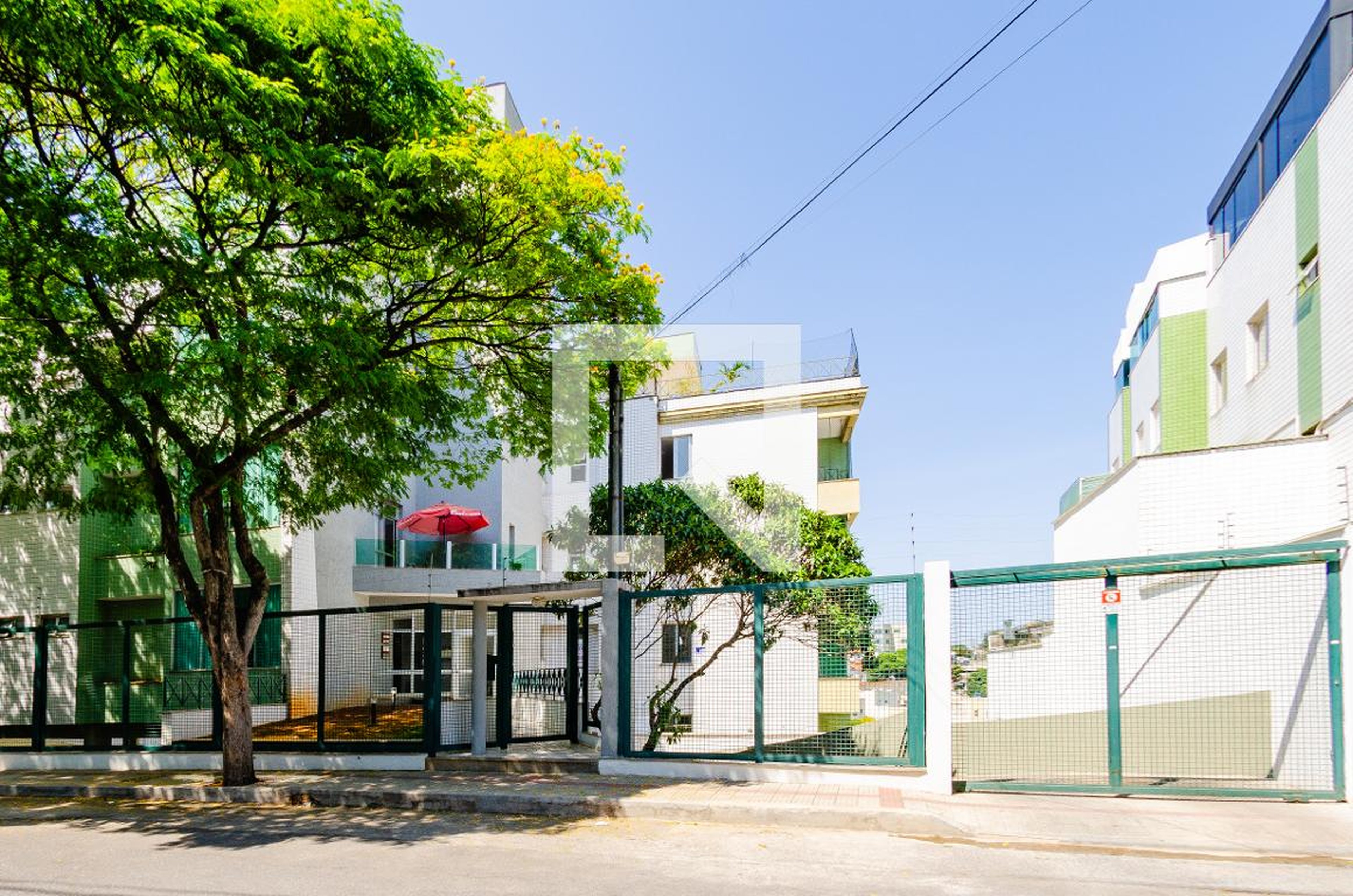 Fachada Condomínio em Rua Zenite, 620