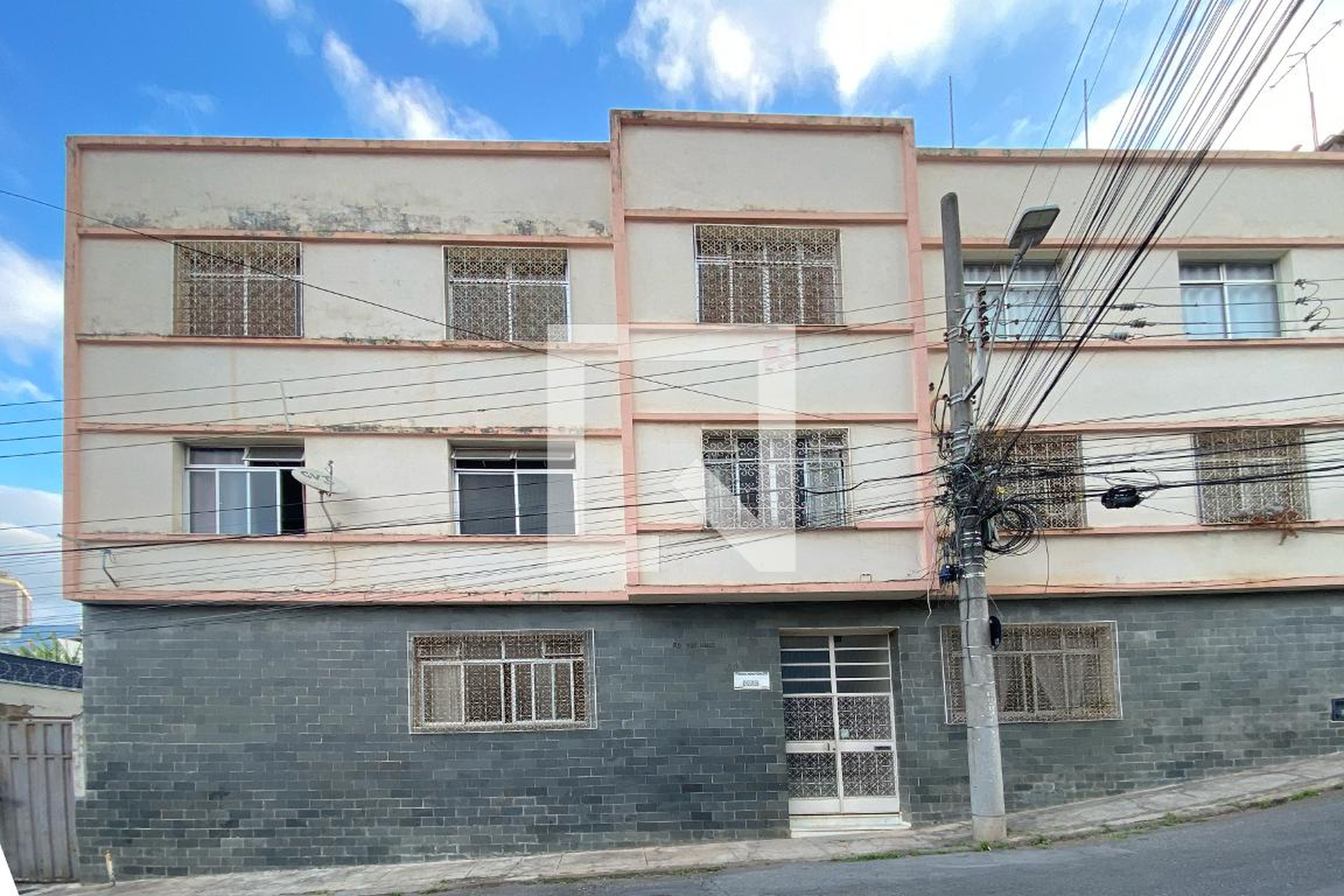Fachada Condomínio em Rua Salinas, 856