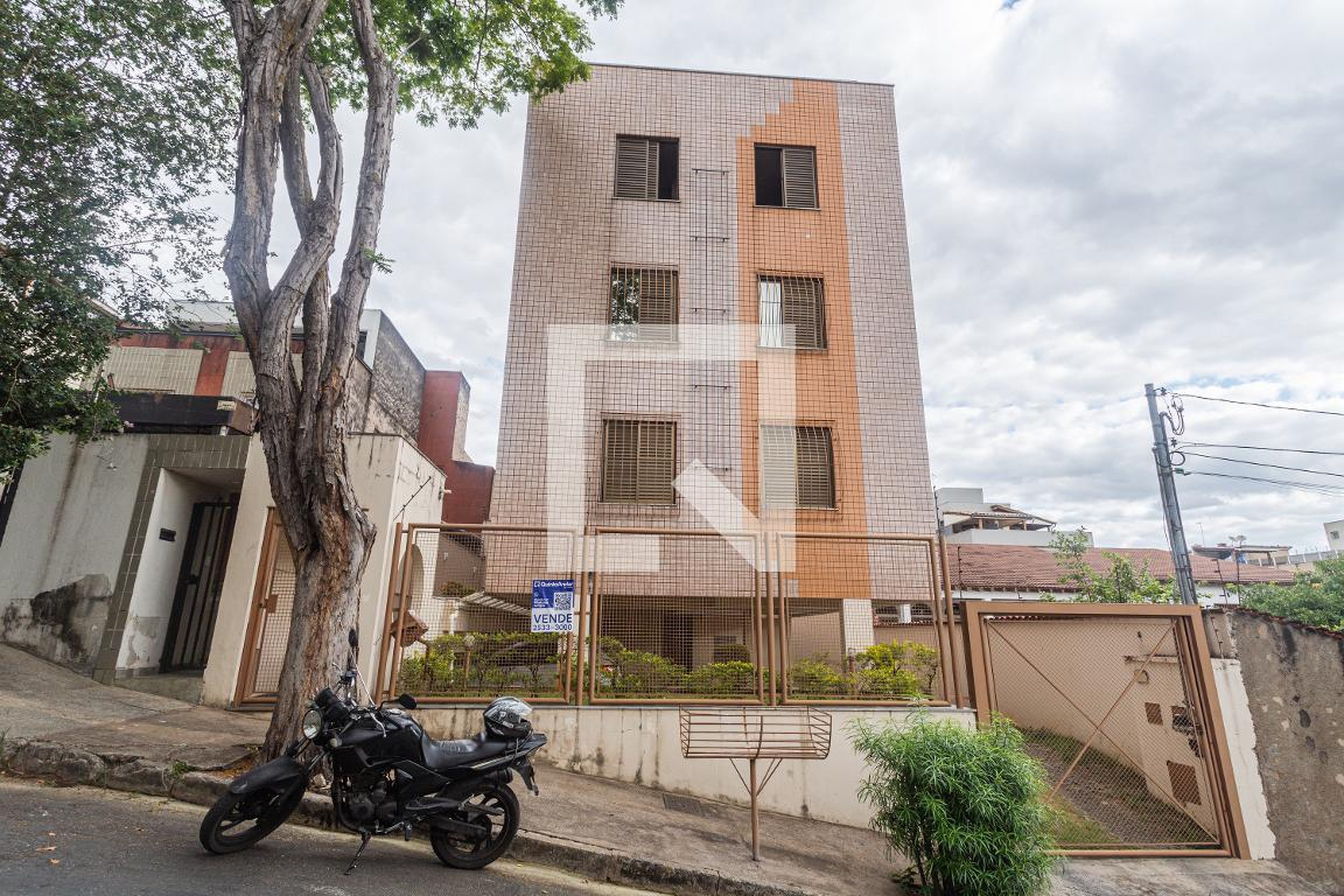 Fachada Condomínio em Rua José Nogueira Filho, 76