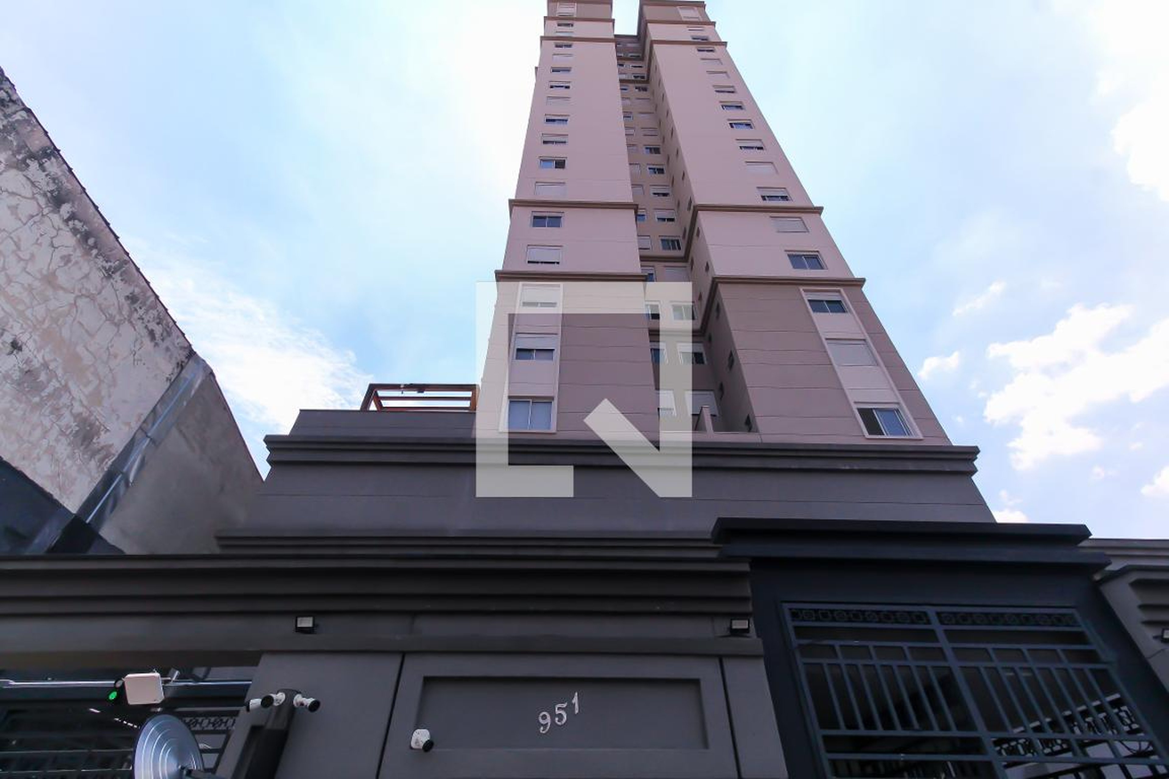 Fachada Condomínio em Rua Silva Teles, 950