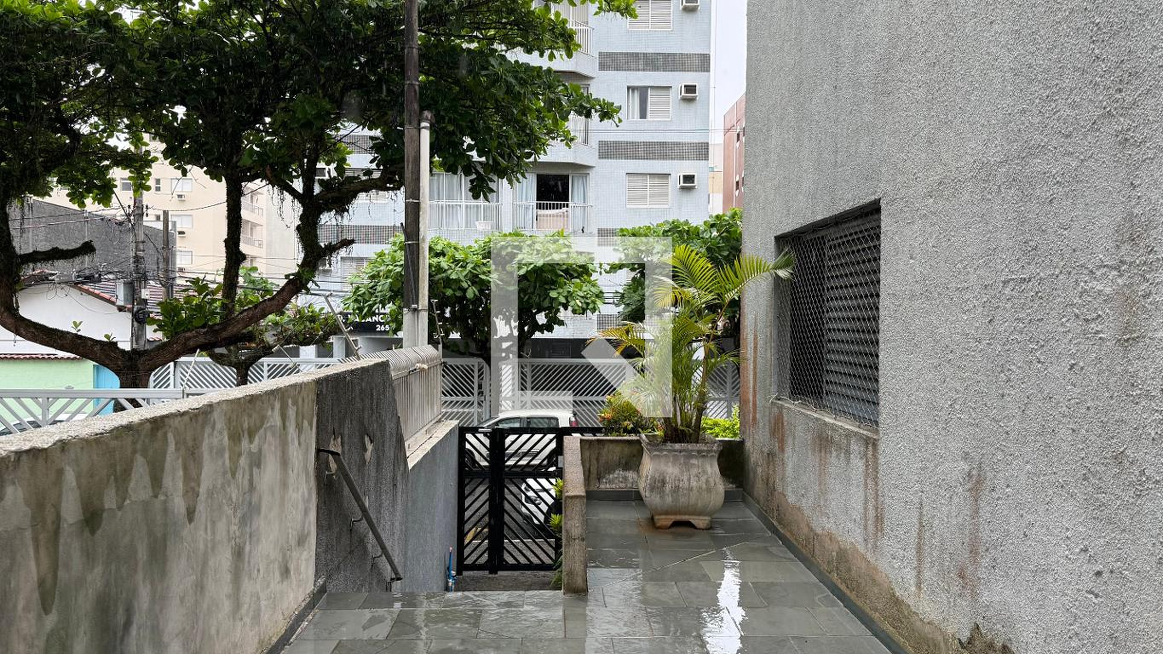 Fachada Condomínio em Rua Benedito Cardoso Adriano Filho, 238
