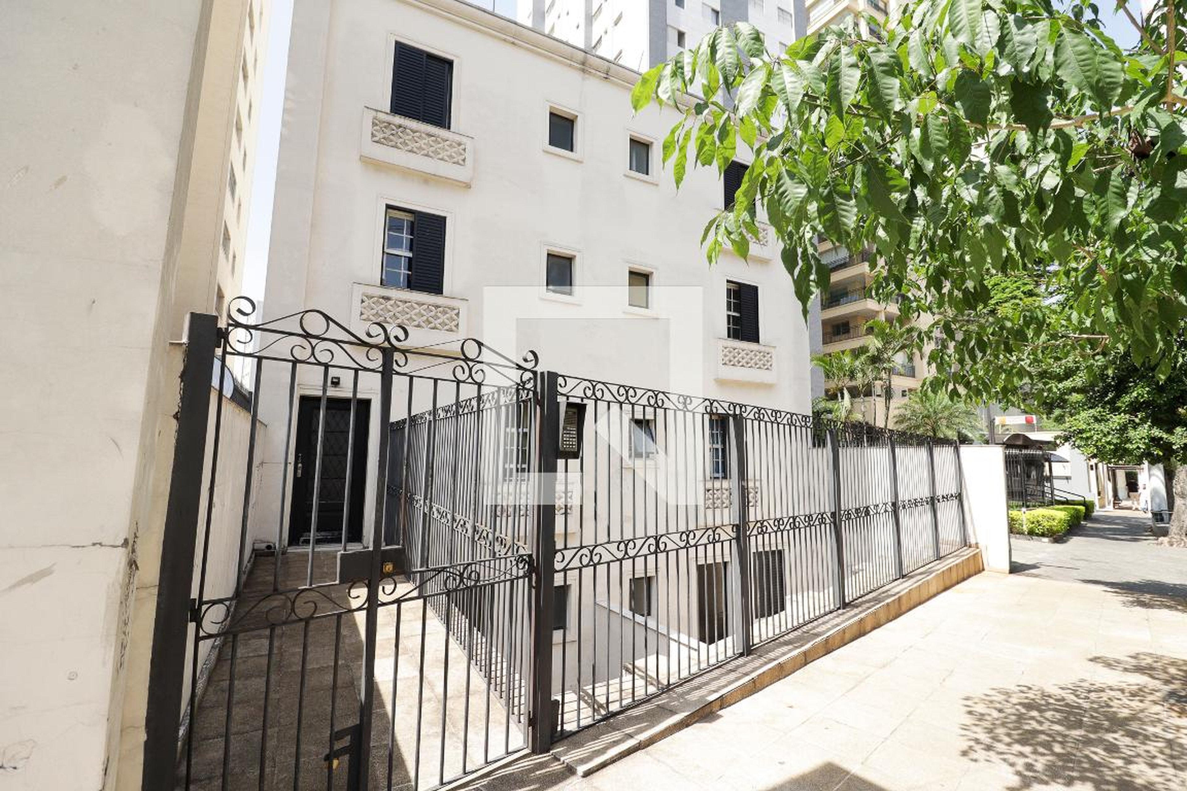 Fachada Condomínio em Rua Alfredo Pujol, 1343