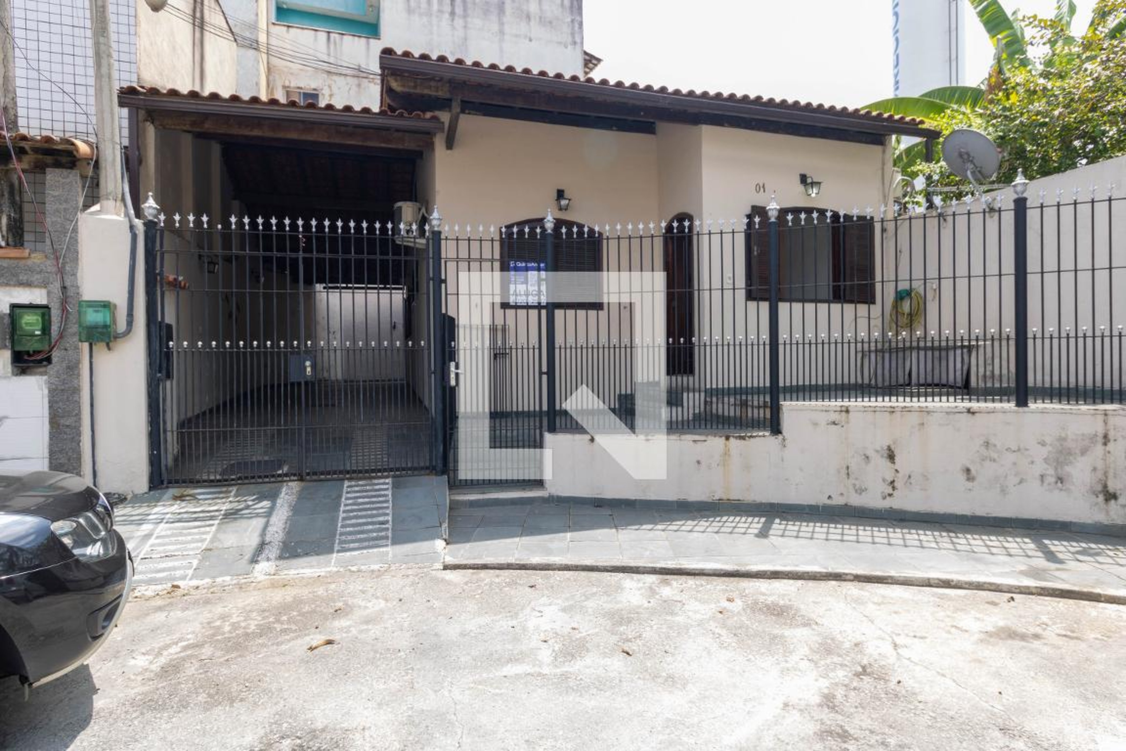 Fachada Condomínio em Rua Pedro Caetano, 1