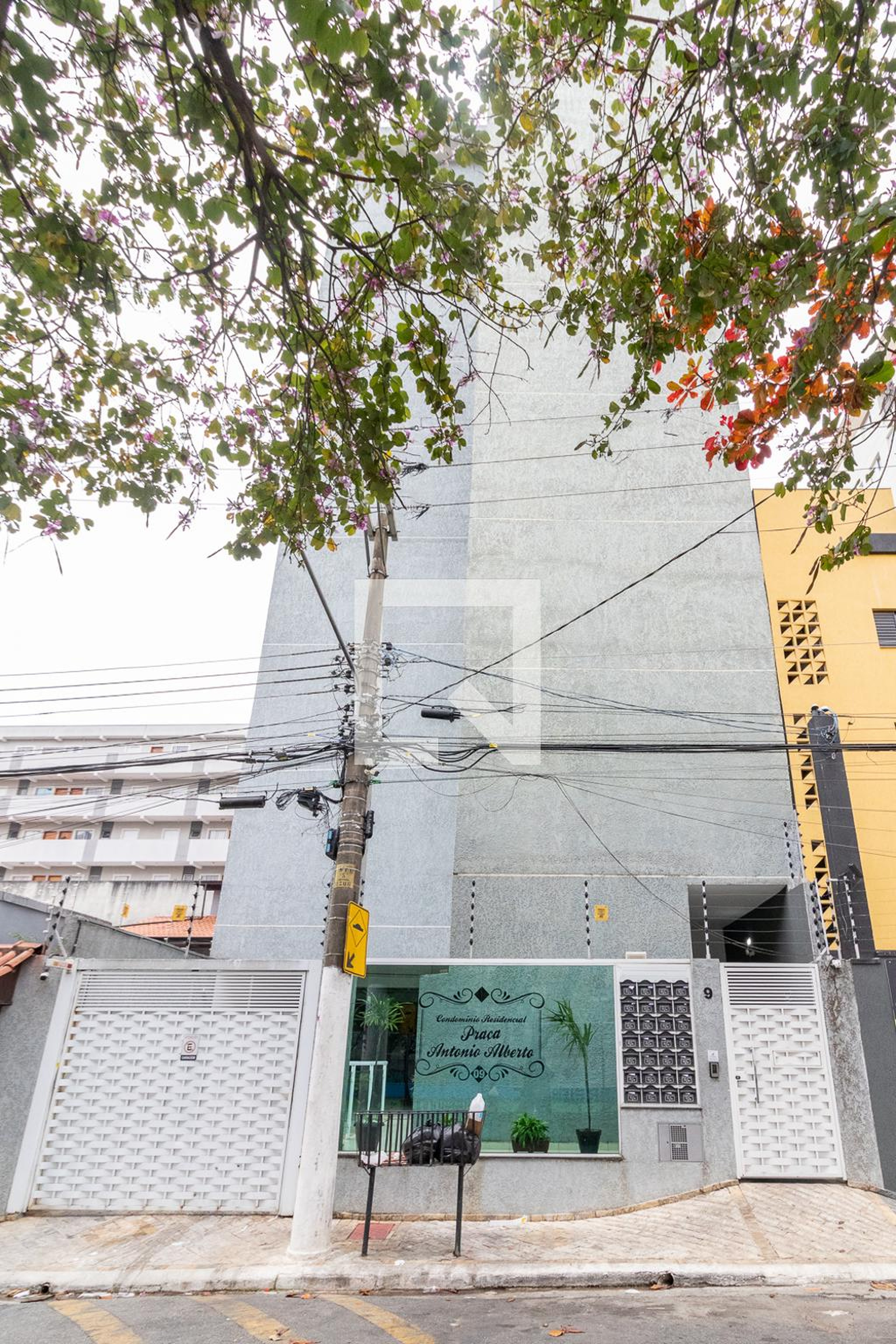 Fachada Condomínio em Praça Antônio Alberto, 9