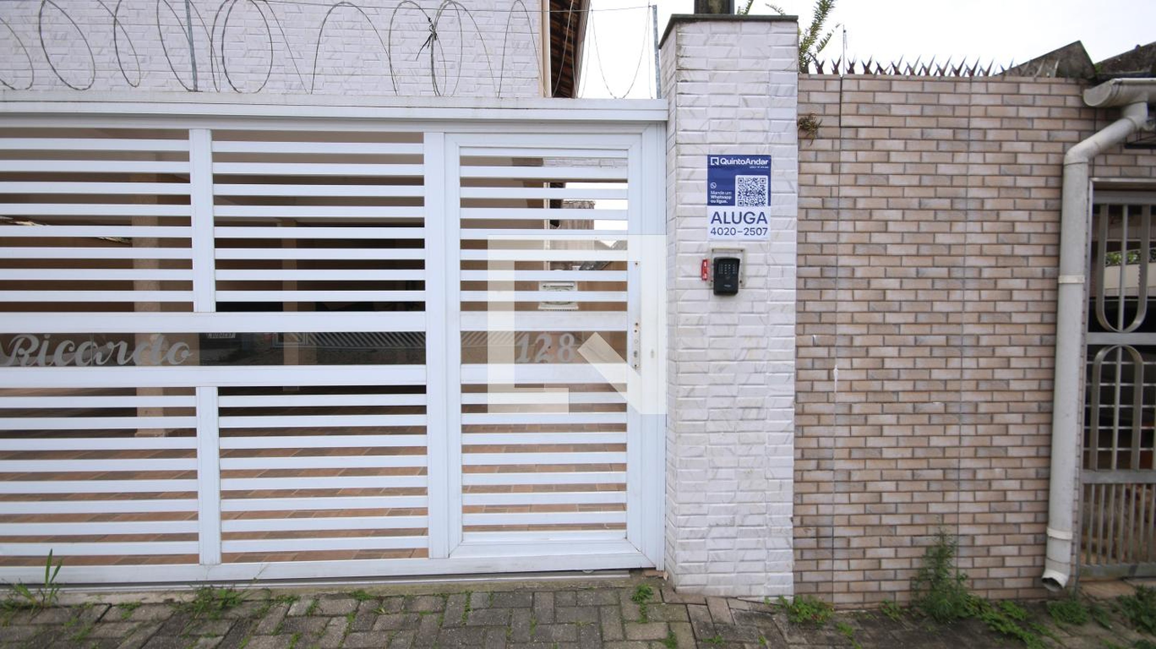 Fachada Condomínio em Avenida Milena Perutich, 128